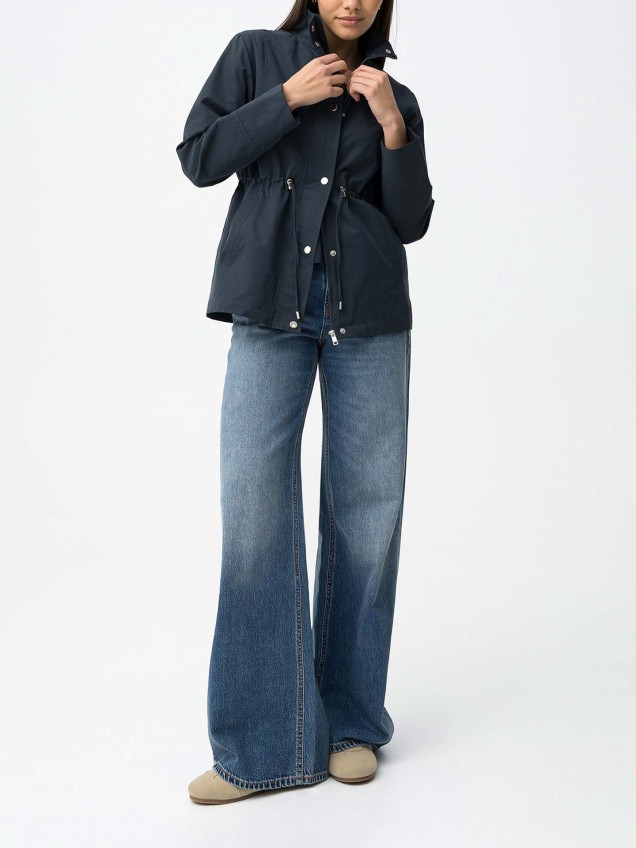 Parka com Gola Subida e Cintura Ajustável