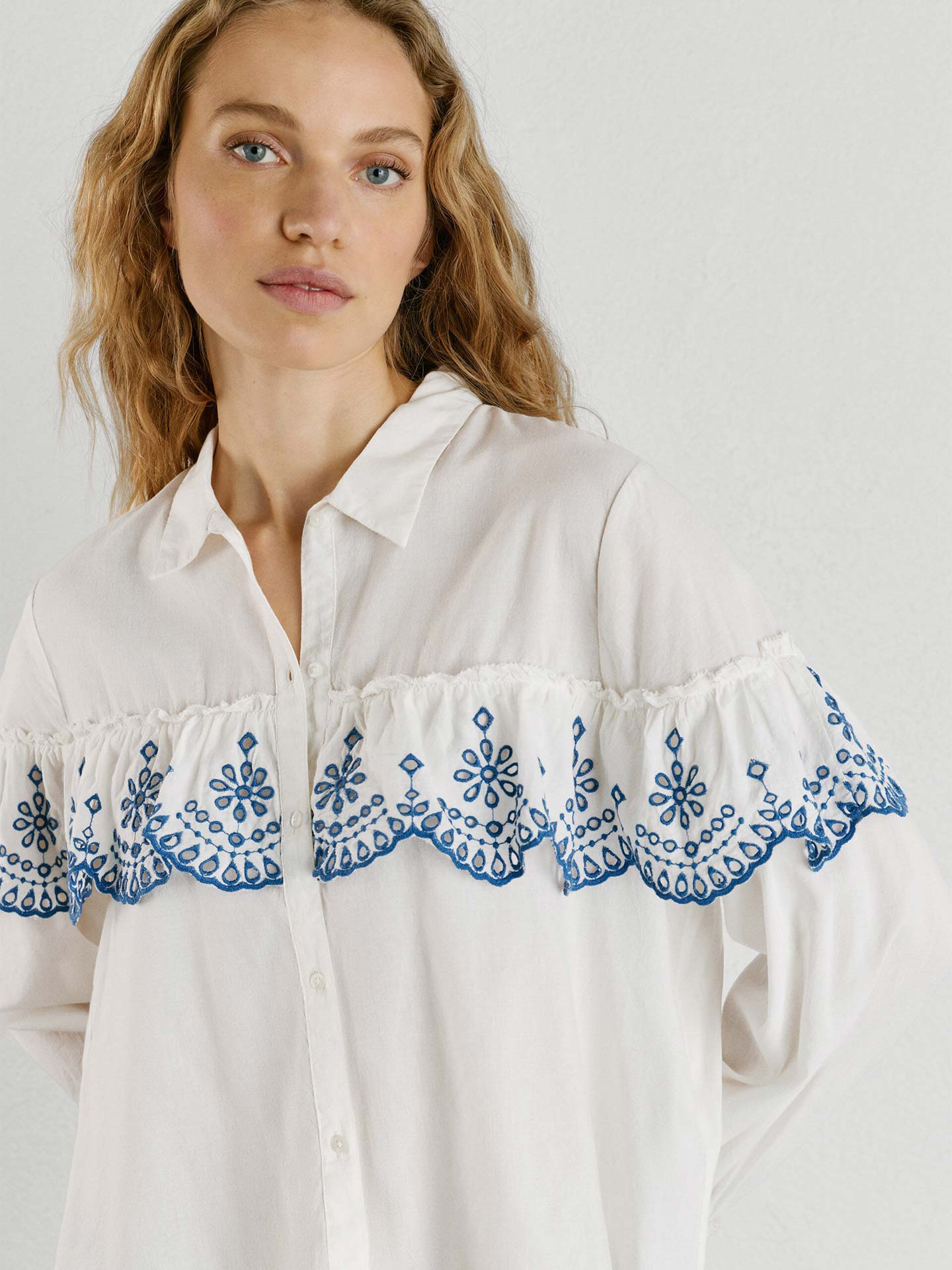 Camisa Abalonada com Folhos