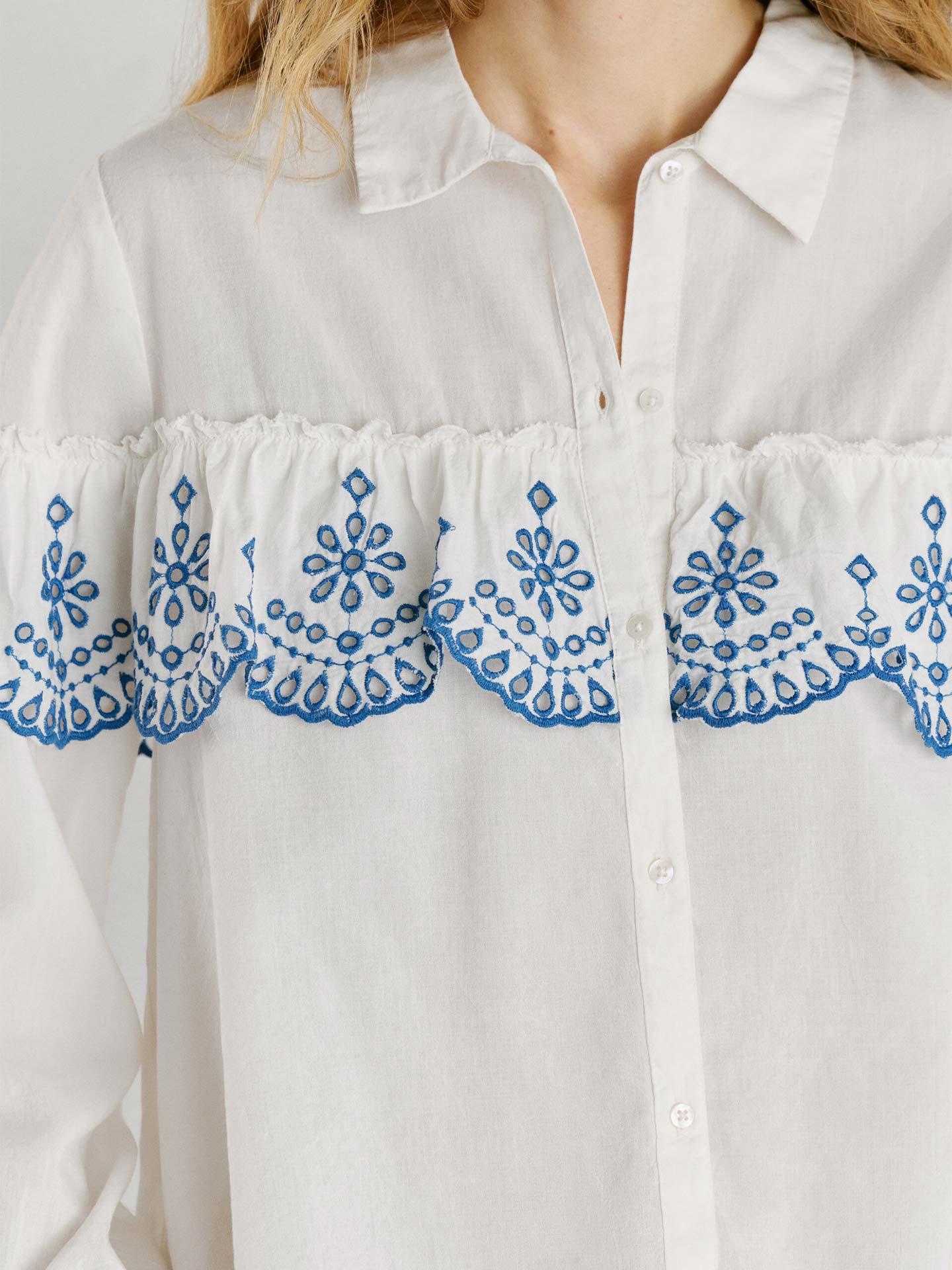 Camisa Abalonada com Folhos