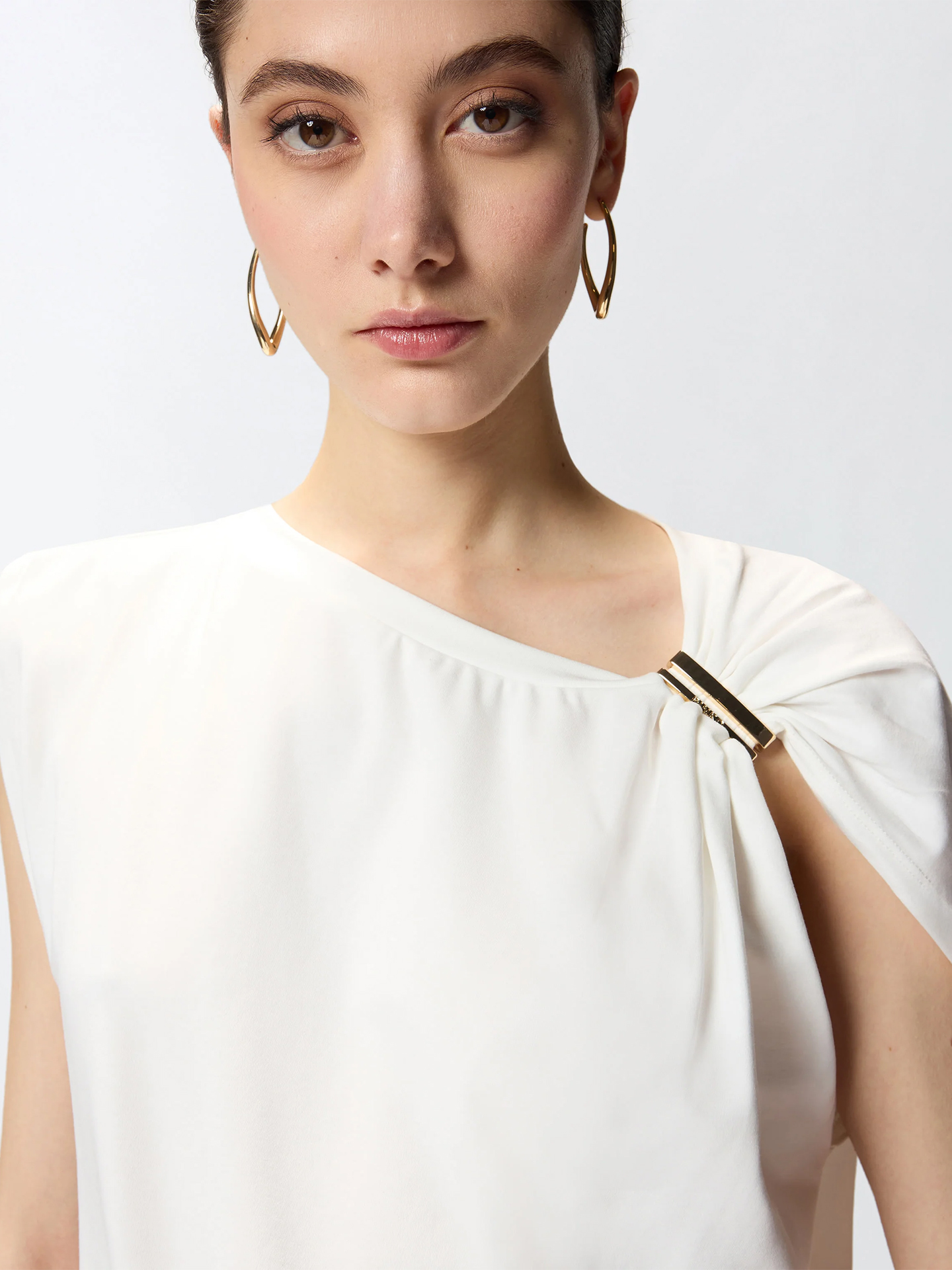 T-shirt com Detalhe Drapeado