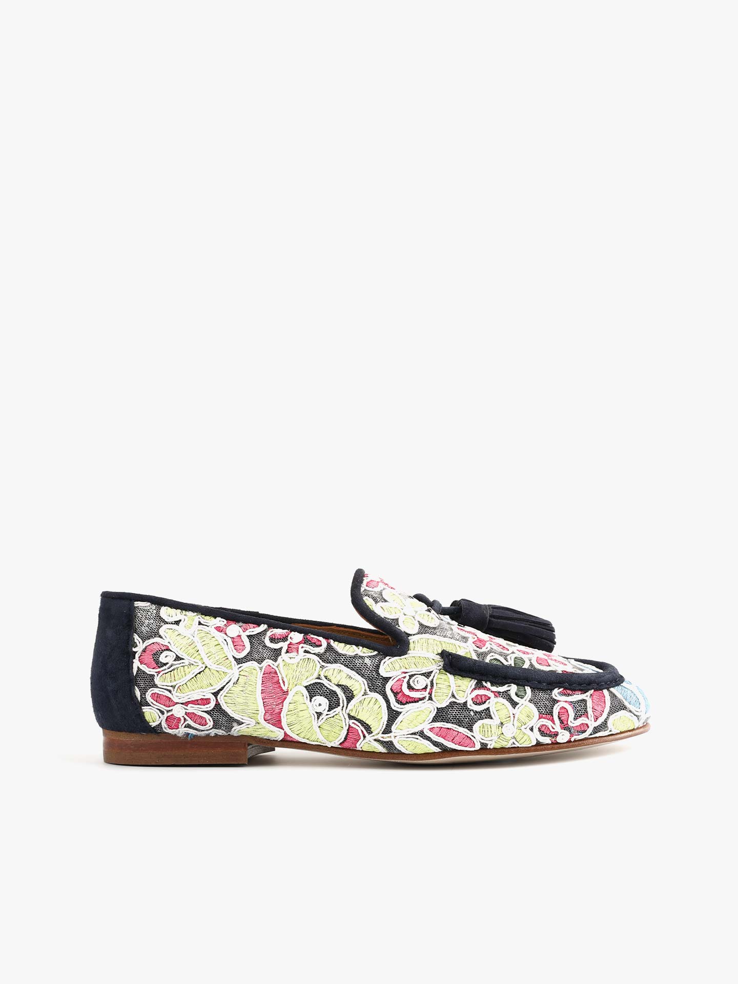 Mocassins com Bordado Floral e Borlas