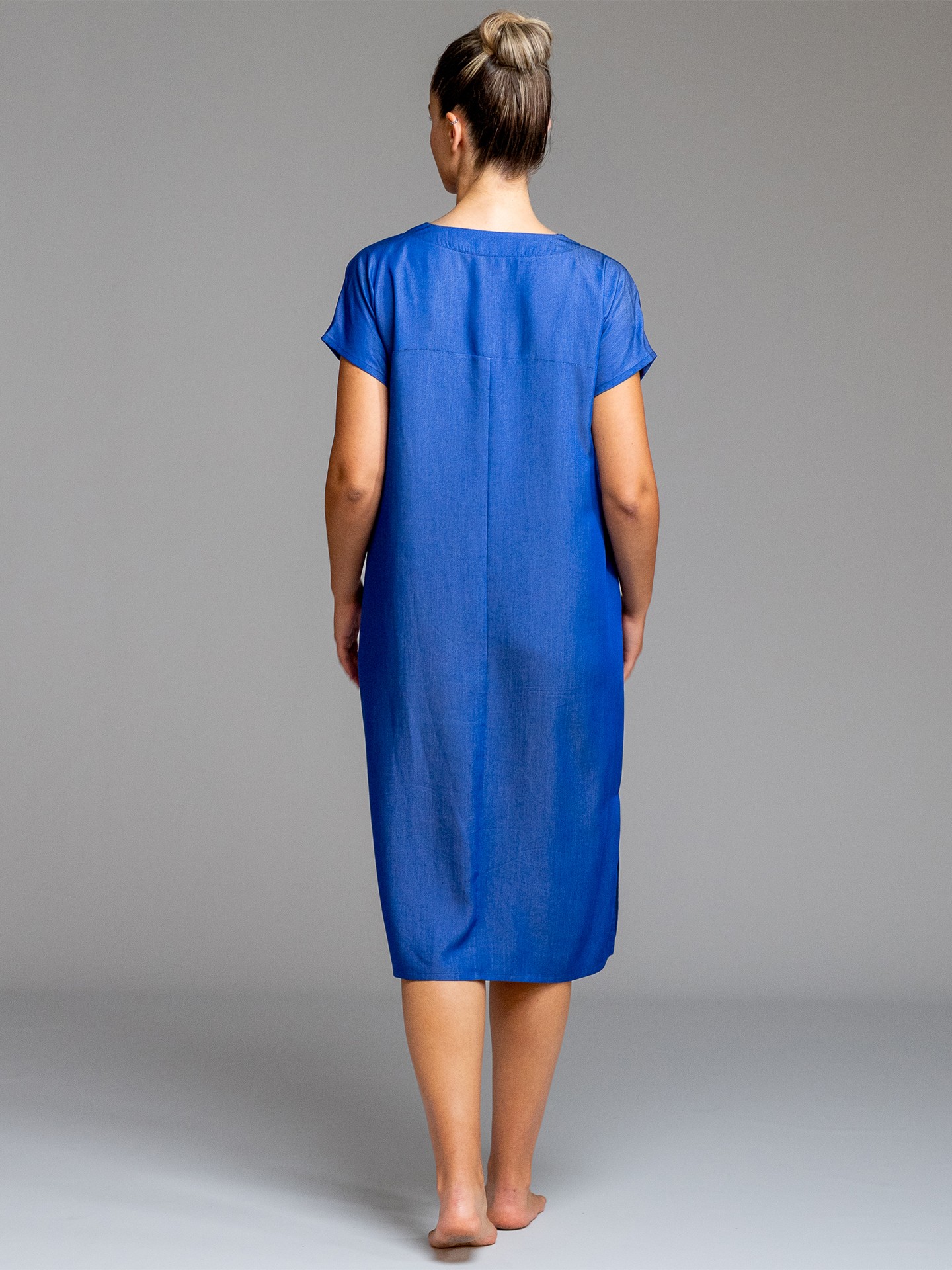 Vestido Midi com Decote em V«