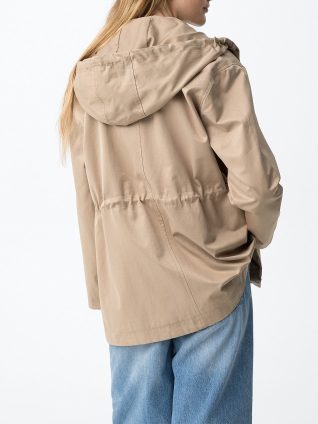 Parka com Capuz Ajustável