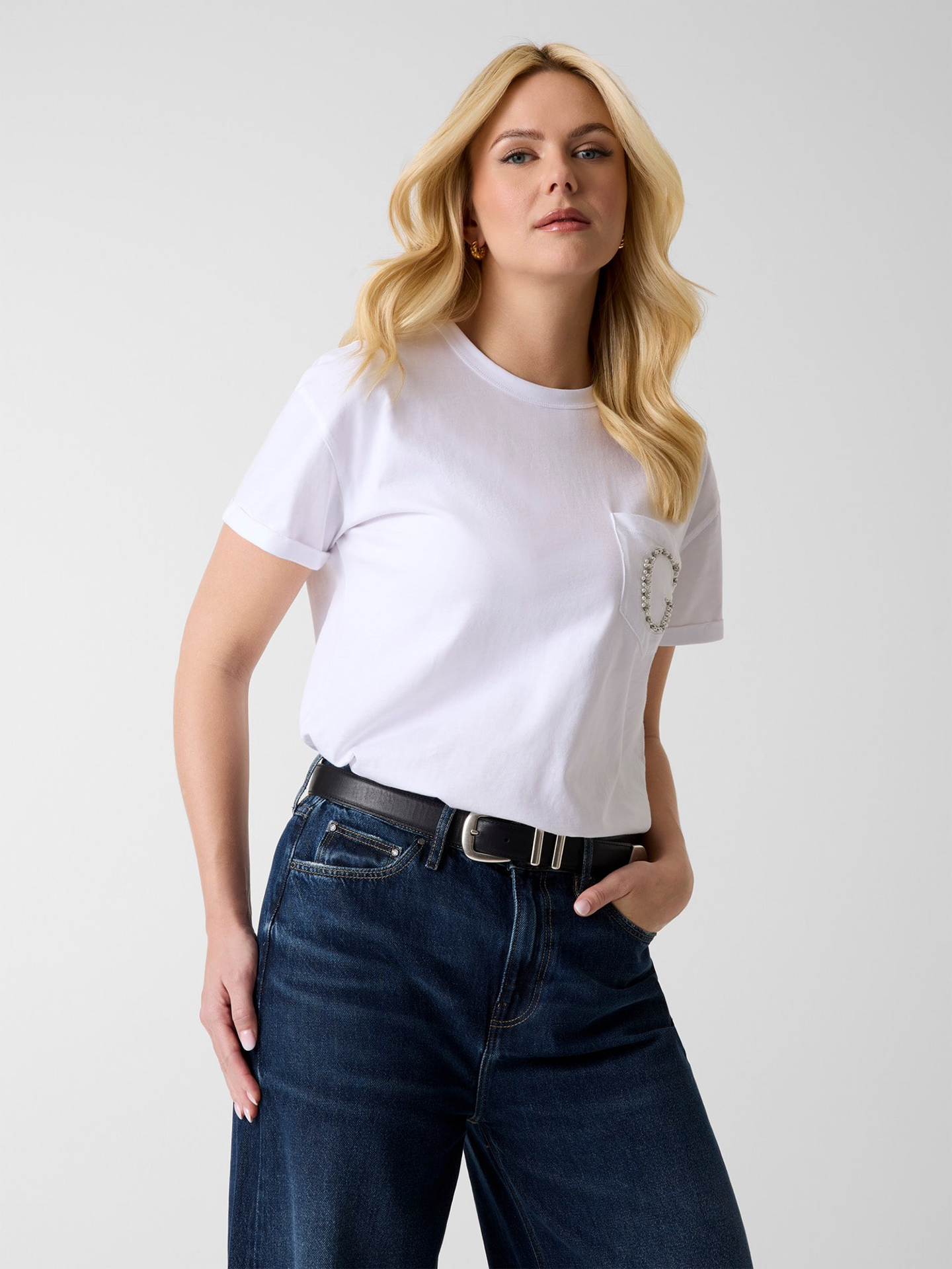 T-shirt com Bolso e Pérolas