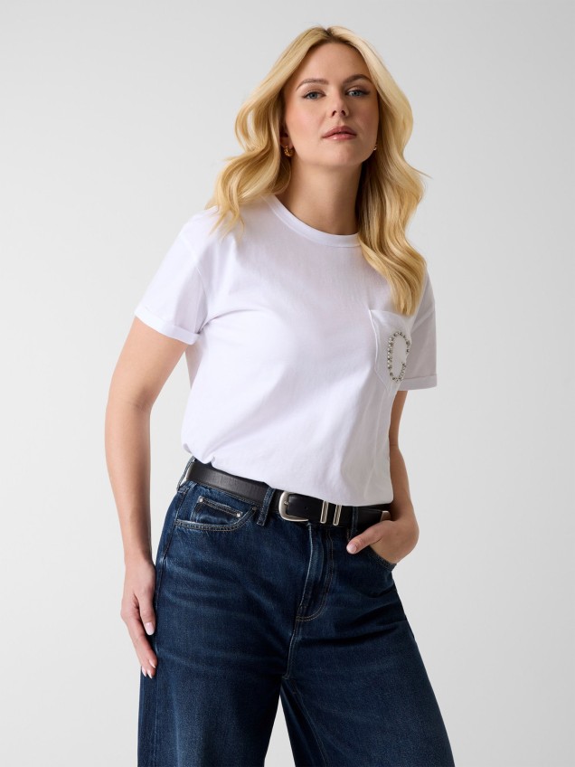 T-shirt com Bolso e P�rolas