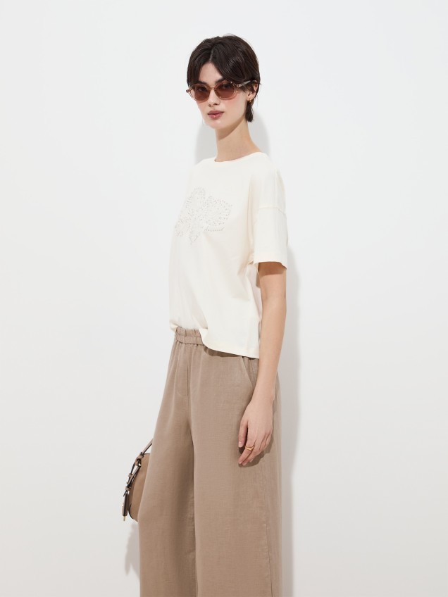 T-shirt com Bordado de Folhas e Lantejoulas