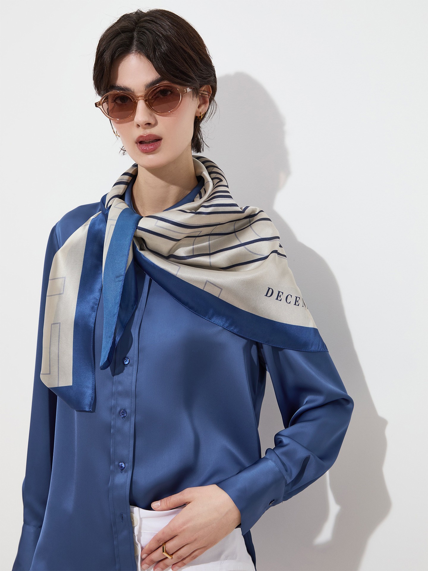 Lenço Quadrado com Estampado