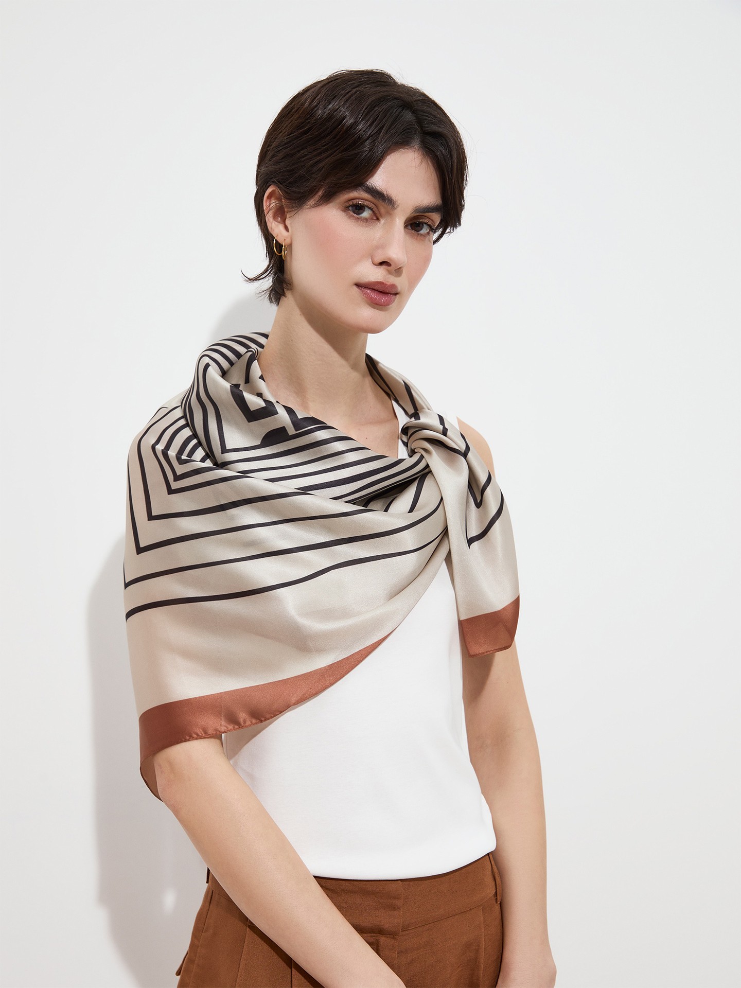 Lenço Quadrado com Estampado