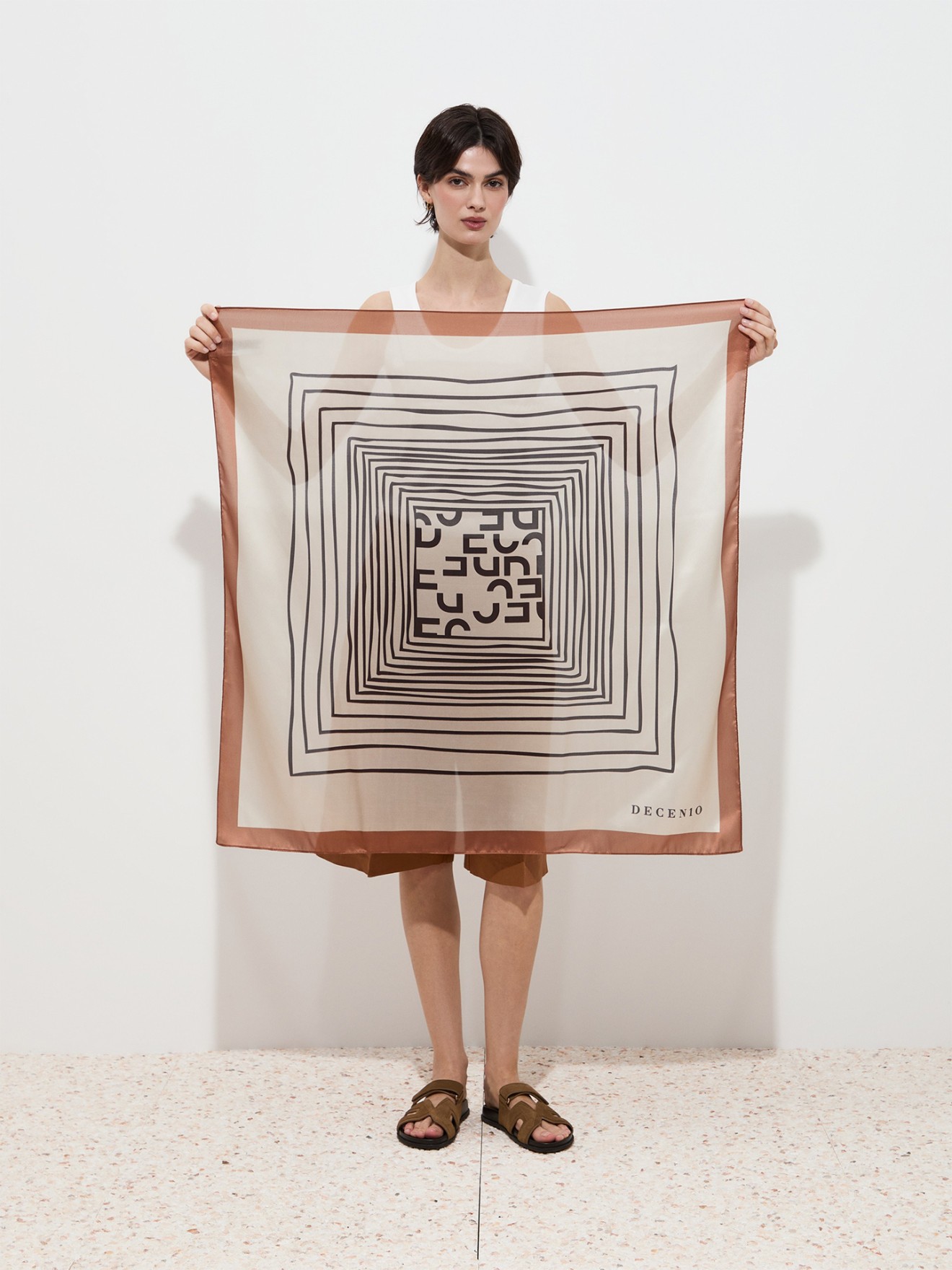 Lenço Quadrado com Estampado