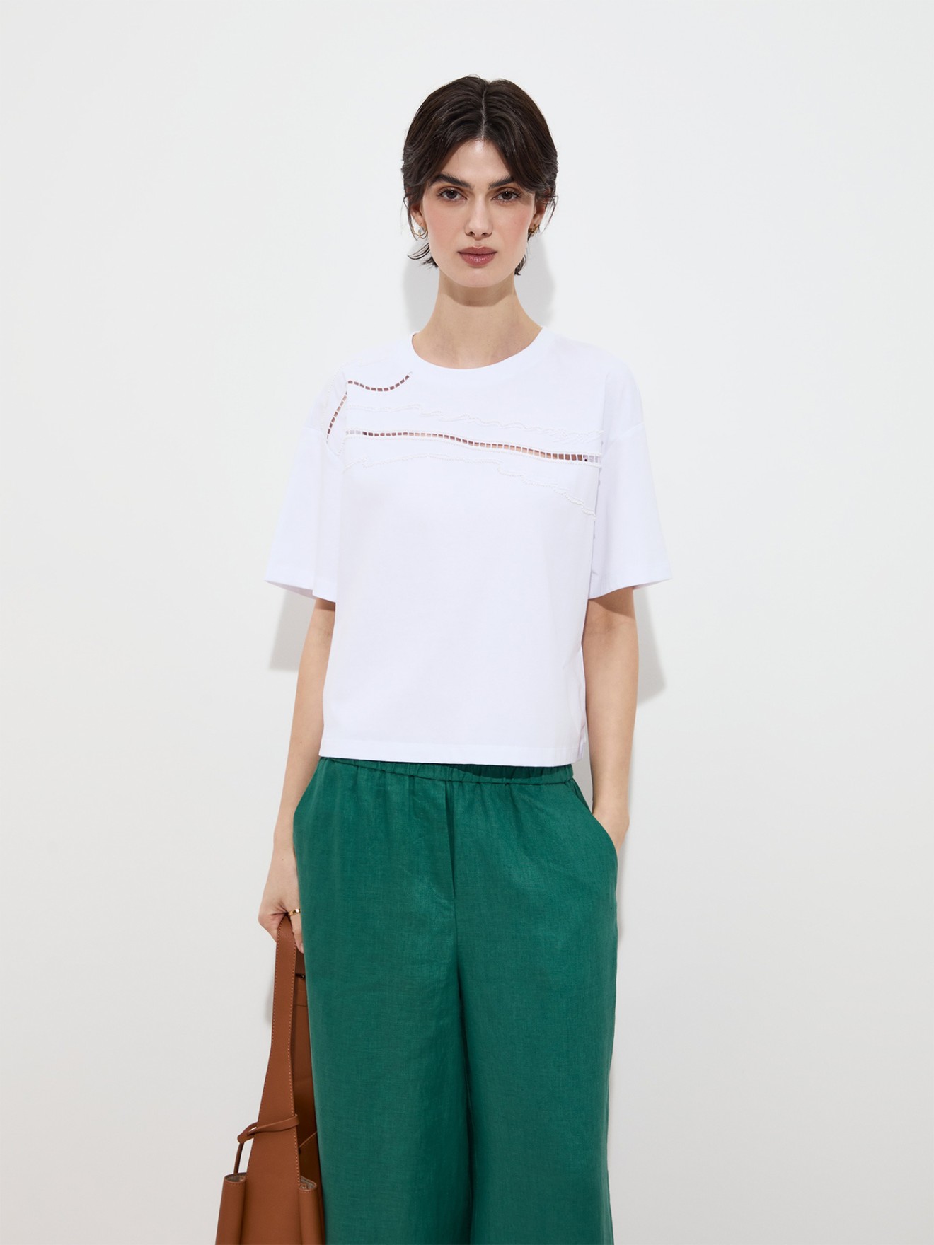 T-shirt com Missangas e Bordados