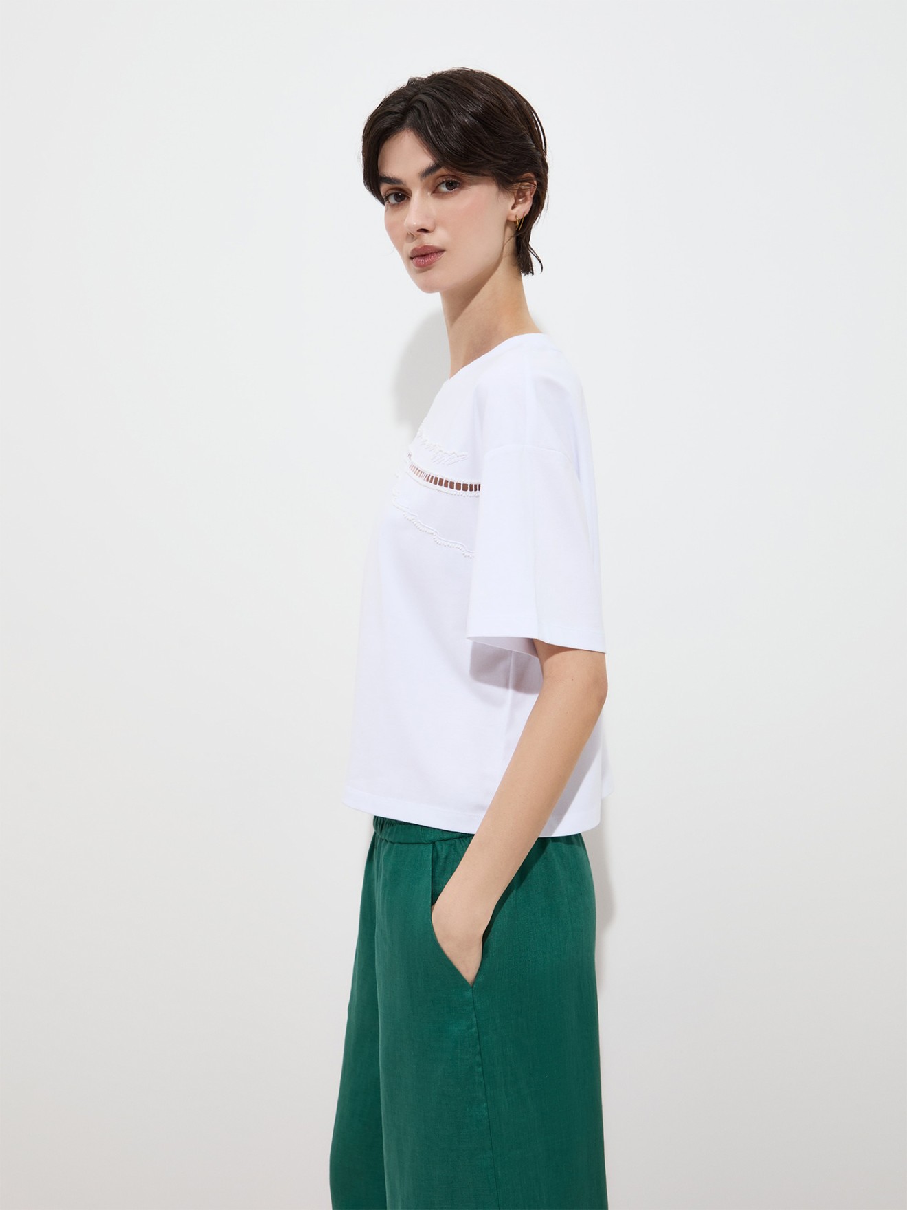 T-shirt com Missangas e Bordados