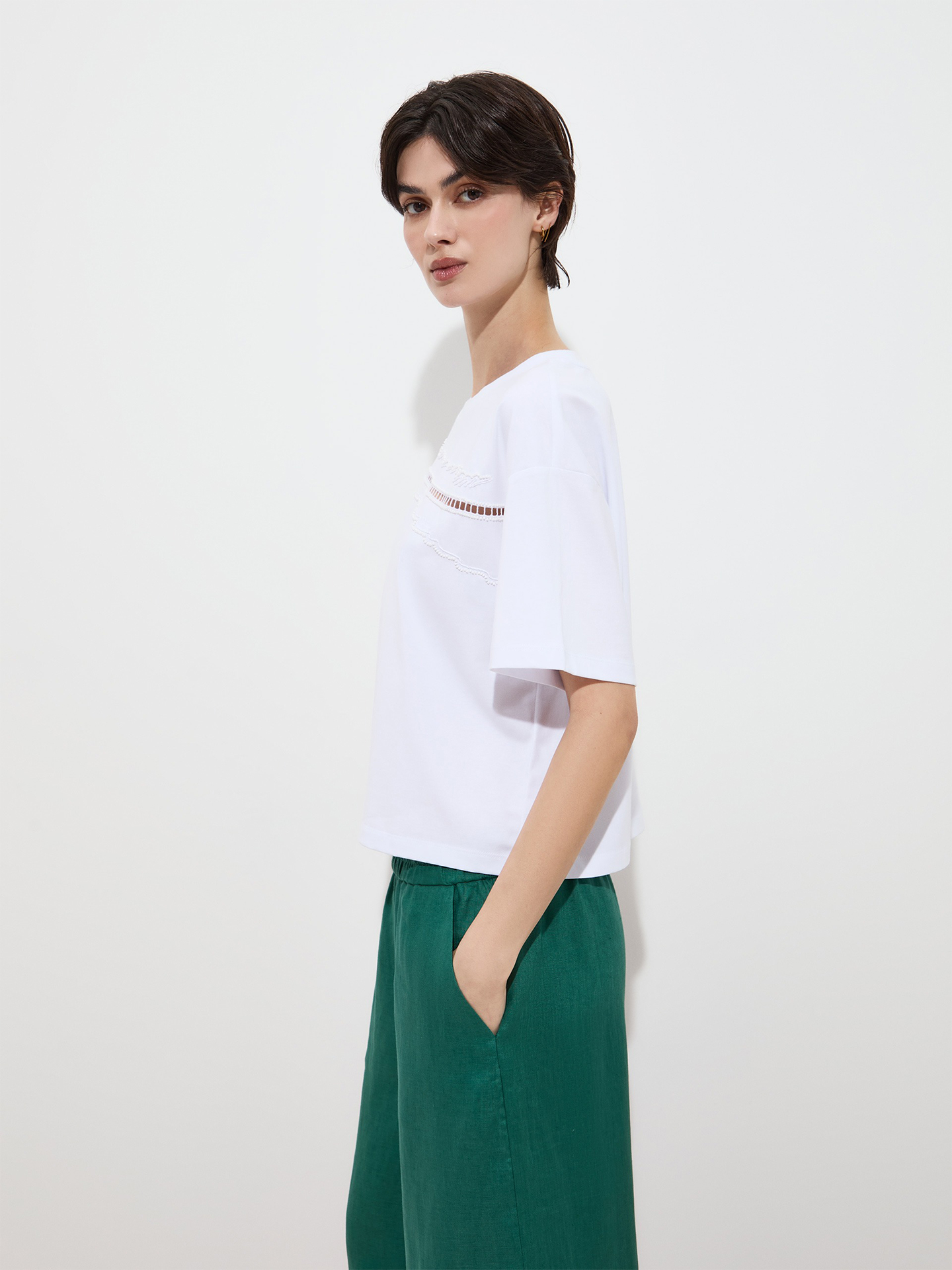T-shirt com Missangas e Bordados