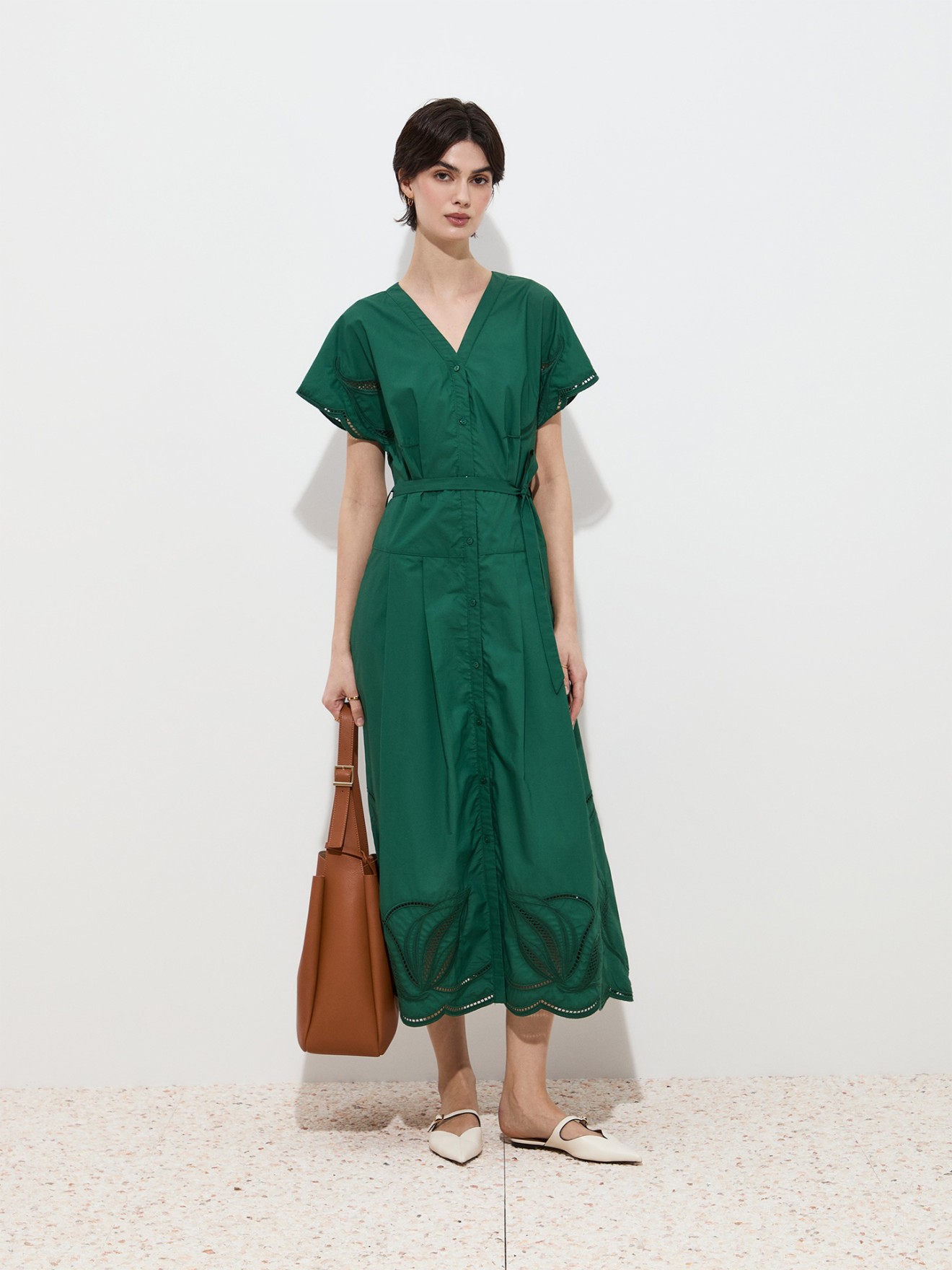 Vestido Midi com Bordado Inglês