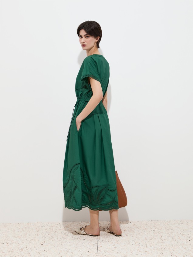 Vestido Midi com Bordado Inglês