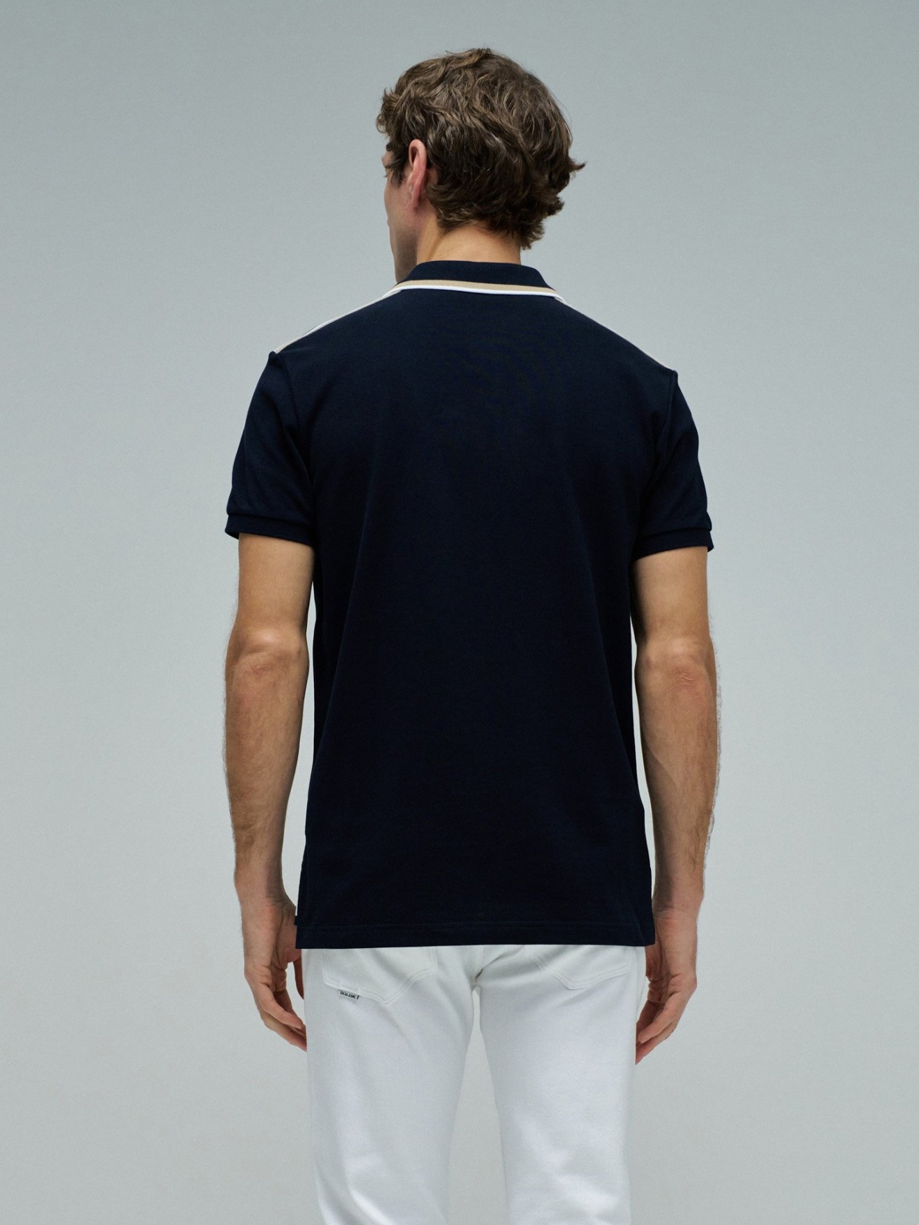 Polo com Detalhe de Riscas no Colarinho