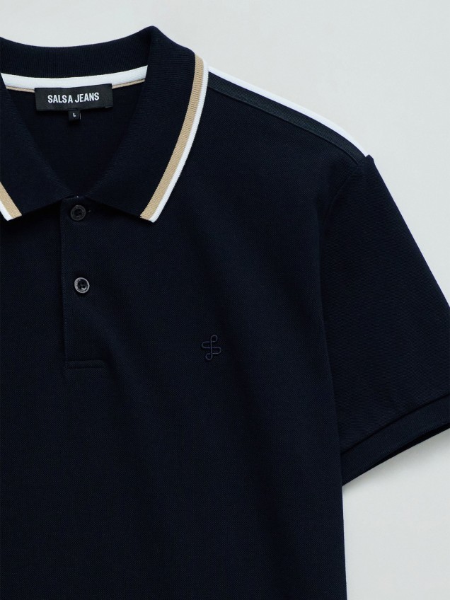 Polo com Detalhe de Riscas no Colarinho