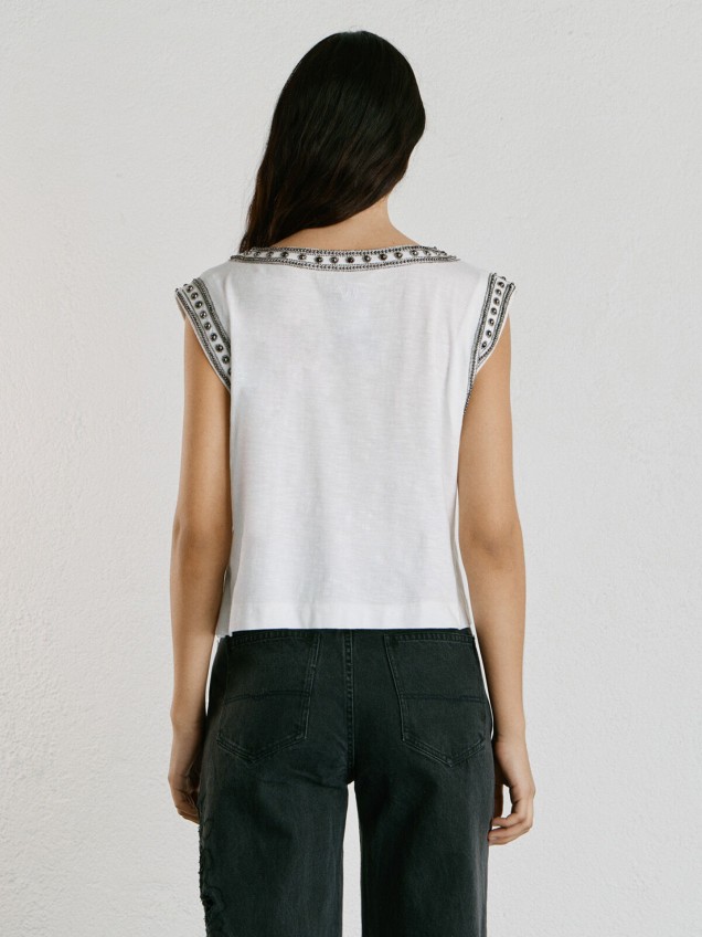 T-shirt com Decote em V