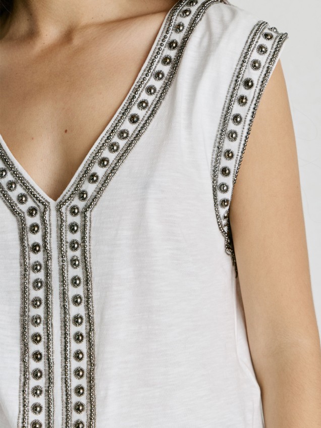 T-shirt com Decote em V