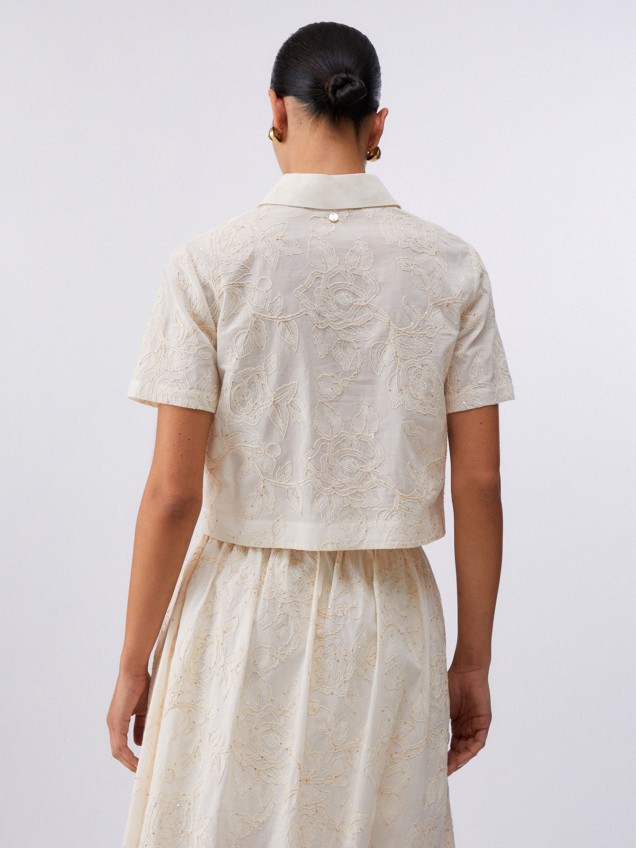Camisa com Bordado Floral e Lantejoulas