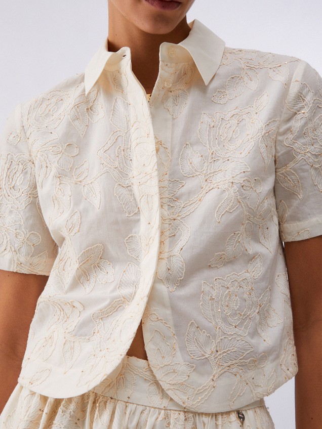 Camisa com Bordado Floral e Lantejoulas