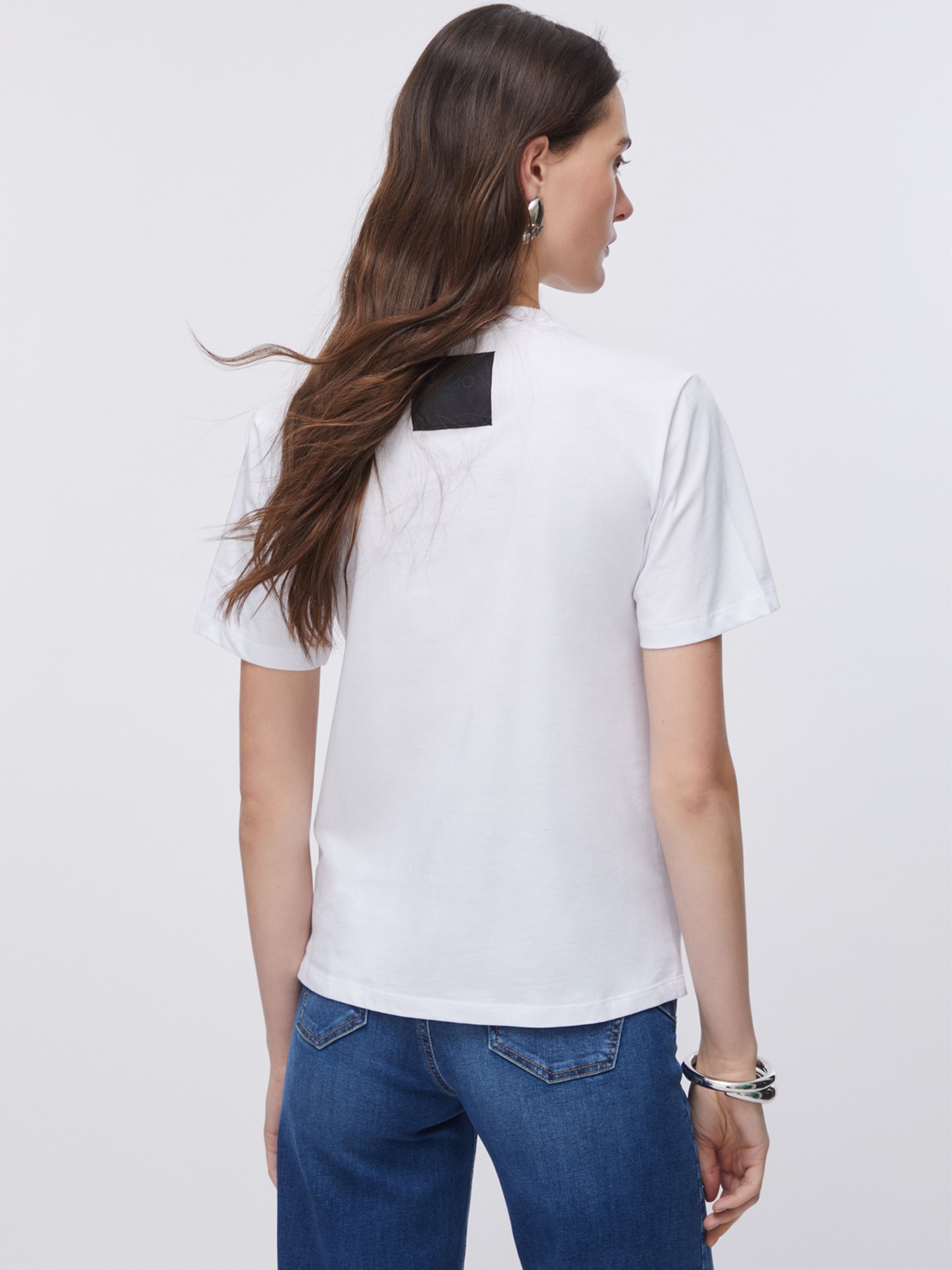 T-shirt com Aplicação de Pedraria