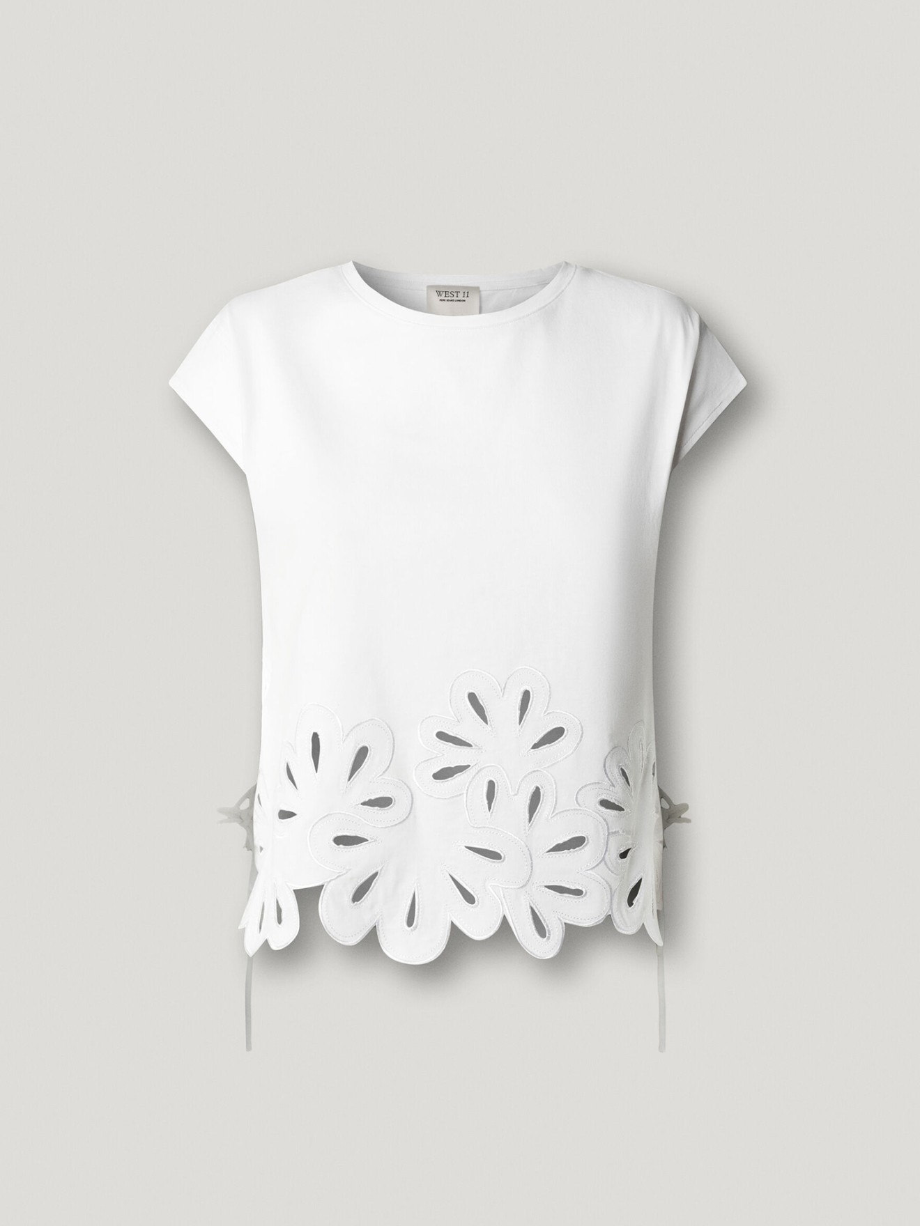 T-shirt com Bainha de Flores Recortadas