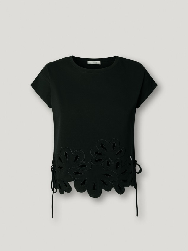 T-shirt com Bainha de Flores Recortadas
