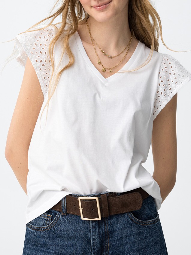 T-shirt com Decote em V