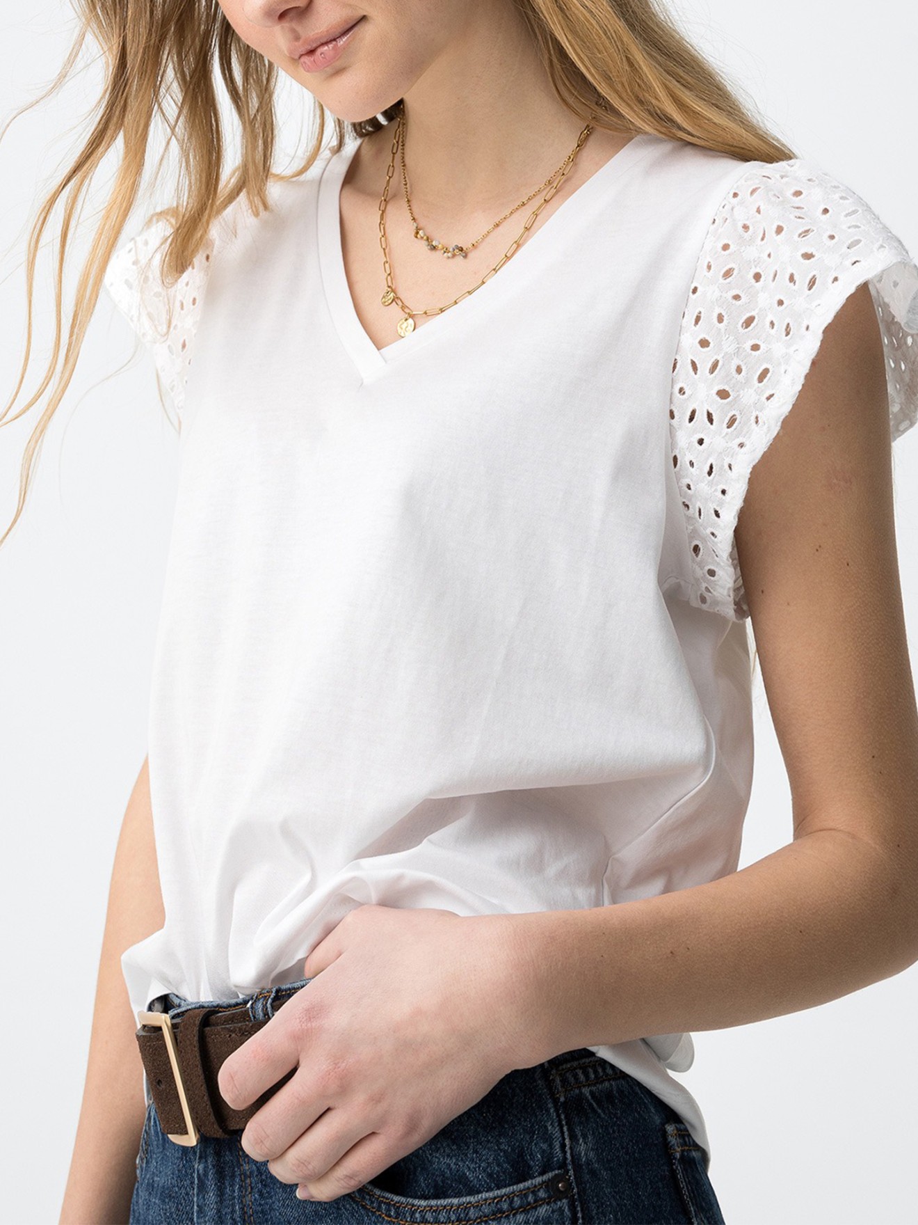 T-shirt com Decote em V