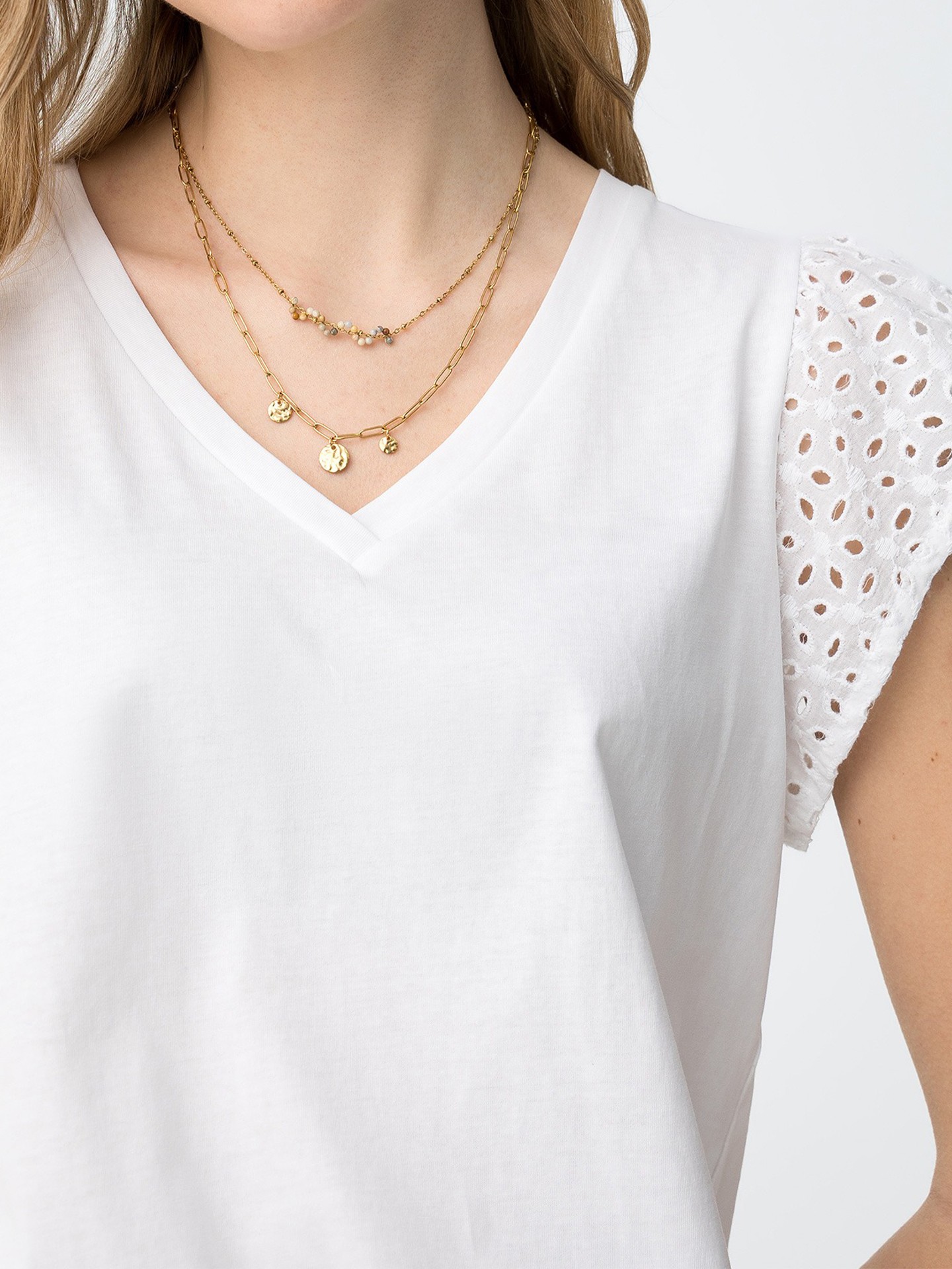 T-shirt com Decote em V