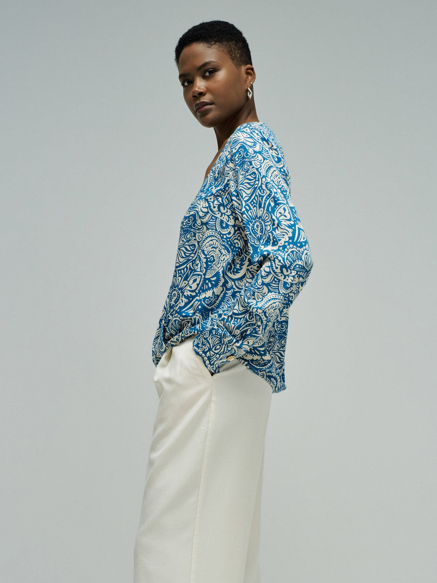 Blusa Acetinada com Padrão