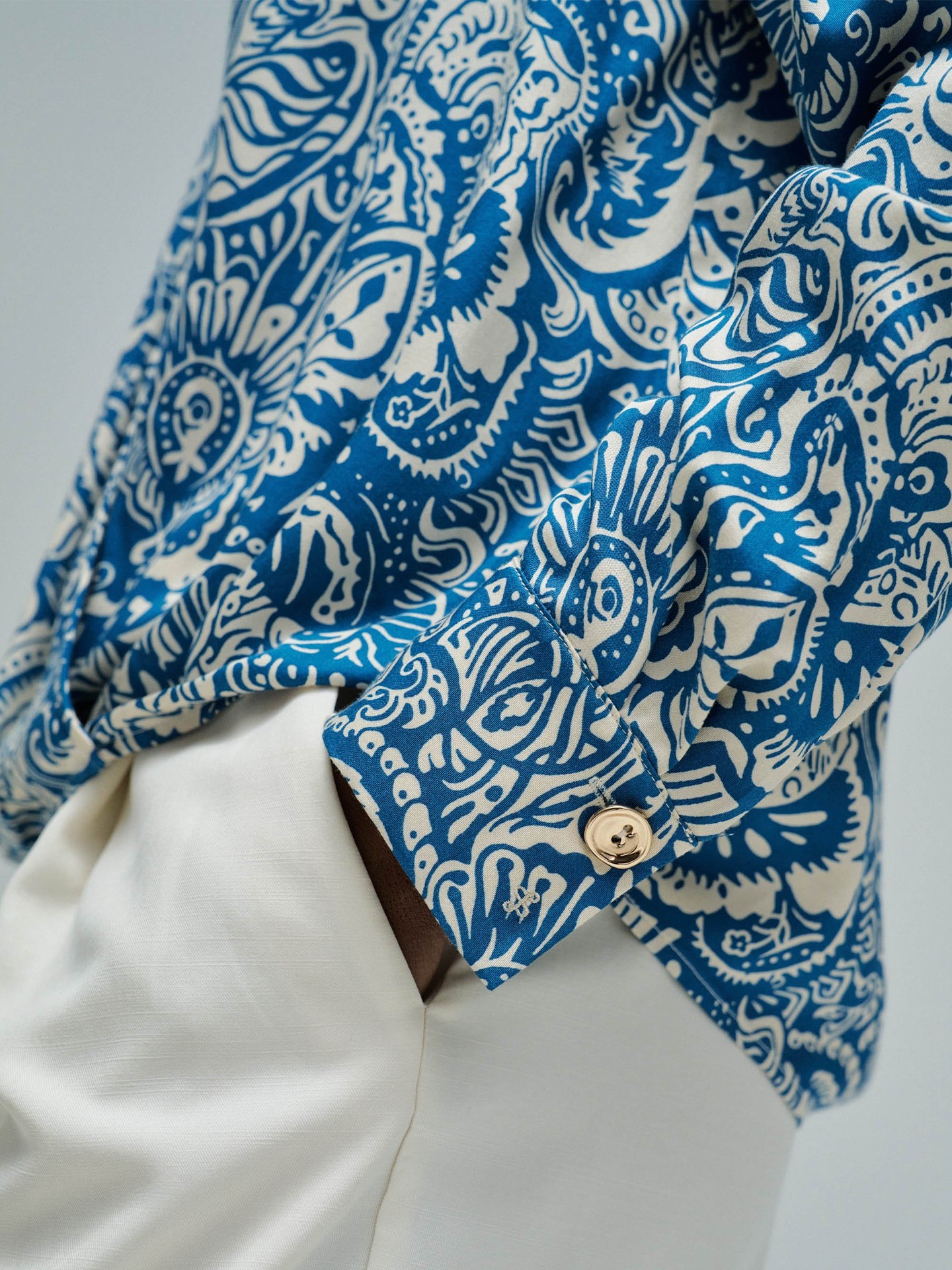 Blusa Acetinada com Padrão