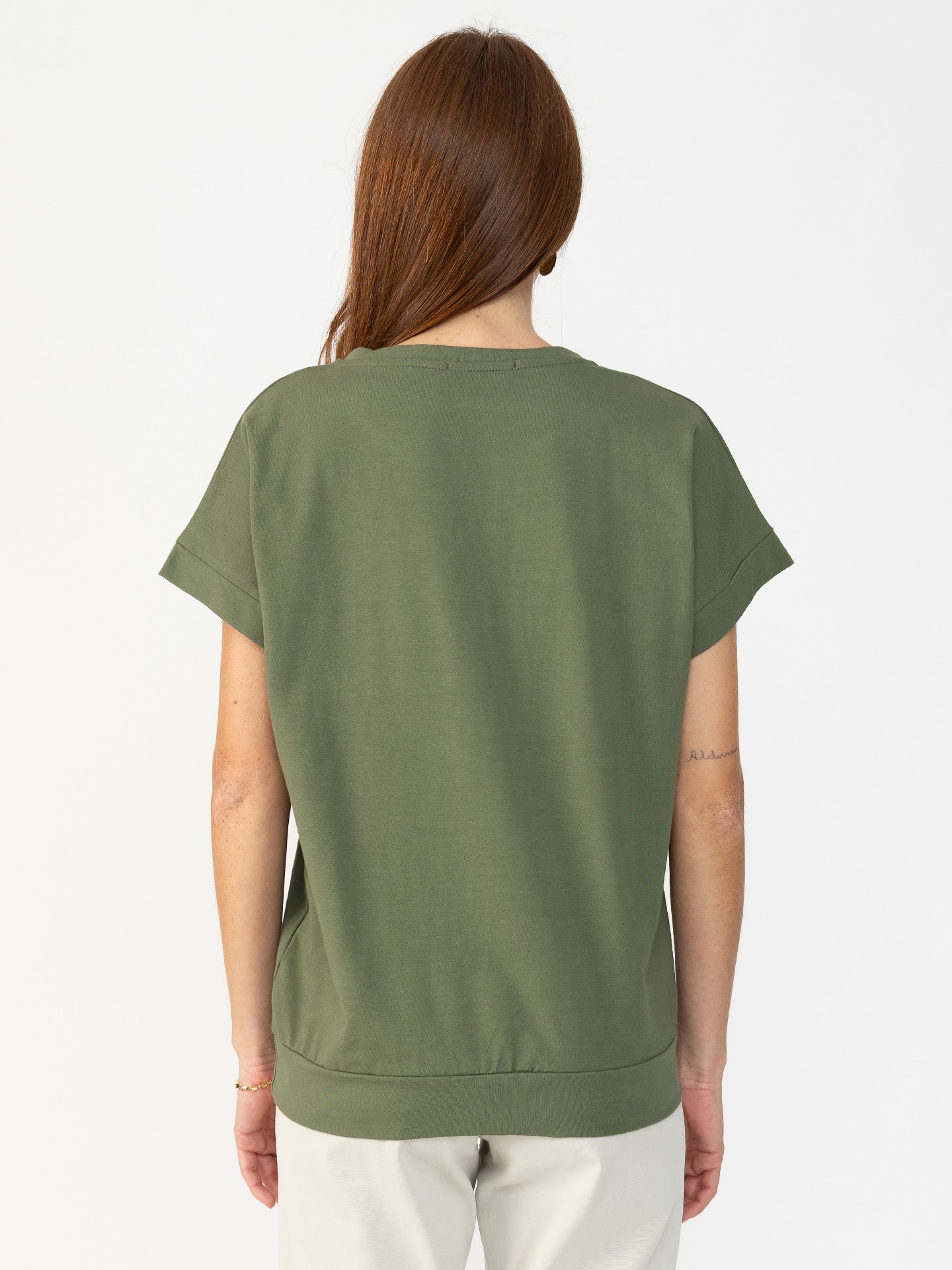 Camisola com Decote em V e Tachas