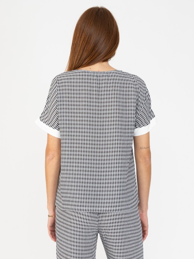 Blusa com Padrão de Riscas