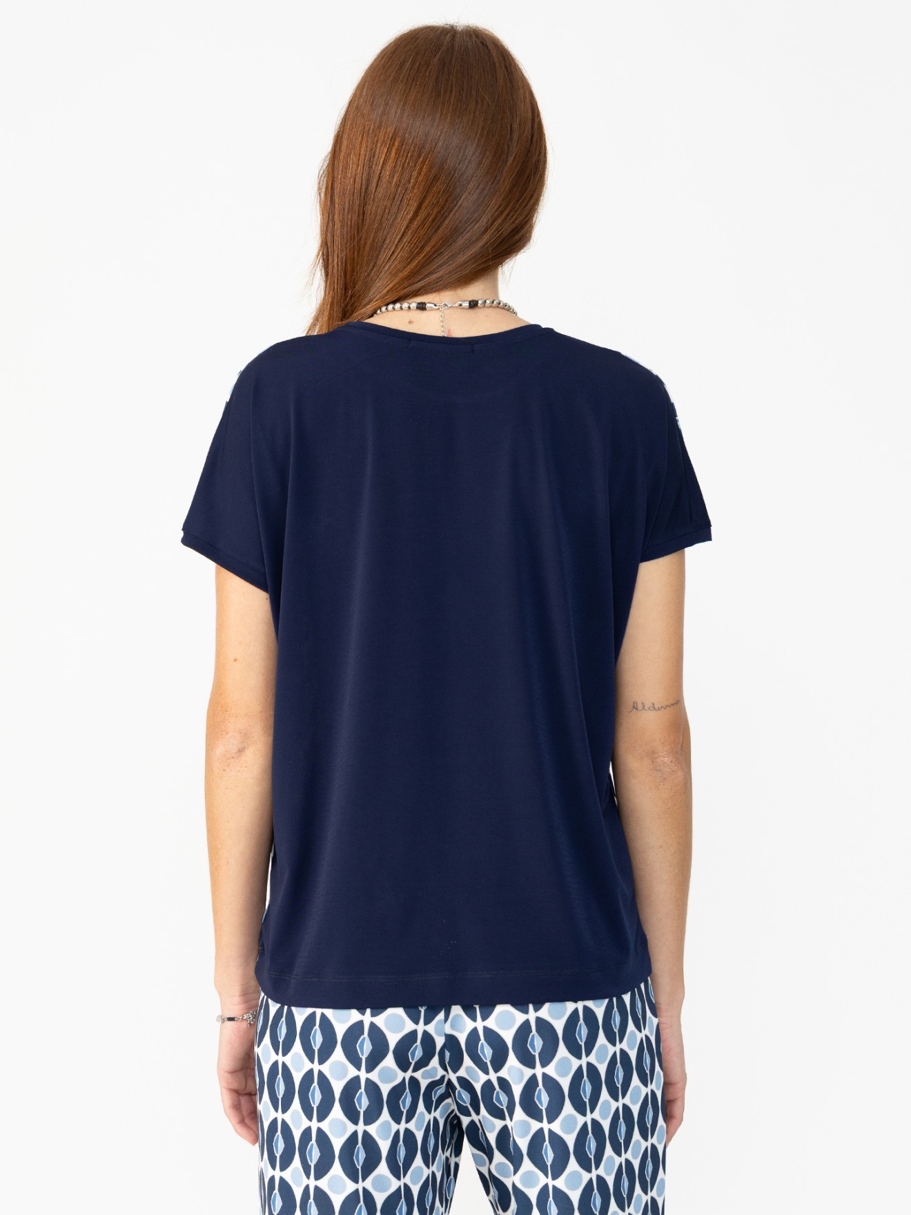 Blusa com Padrão Geométrico