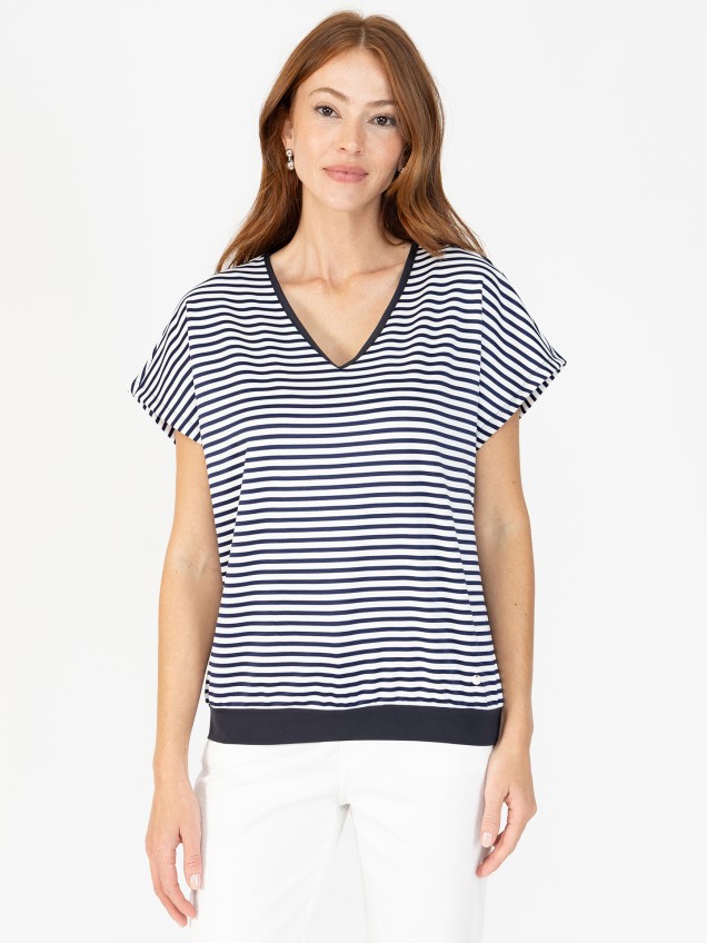 Blusa às Riscas com Manga Morcego