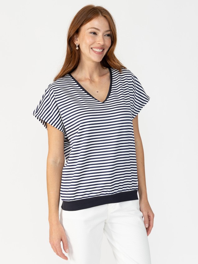 Blusa às Riscas com Manga Morcego