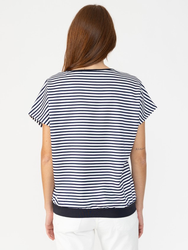 Blusa às Riscas com Manga Morcego