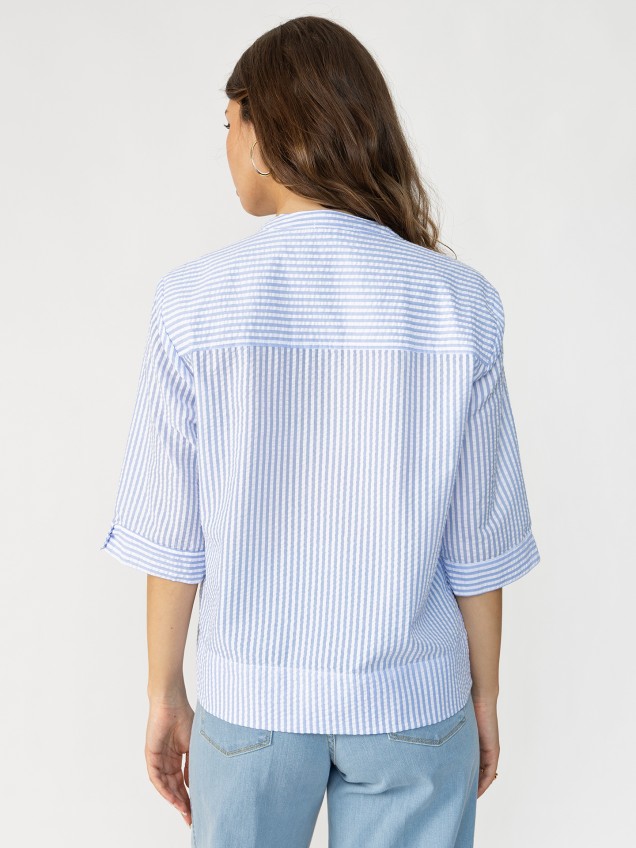 Camisa às Riscas com Gola Mandarim