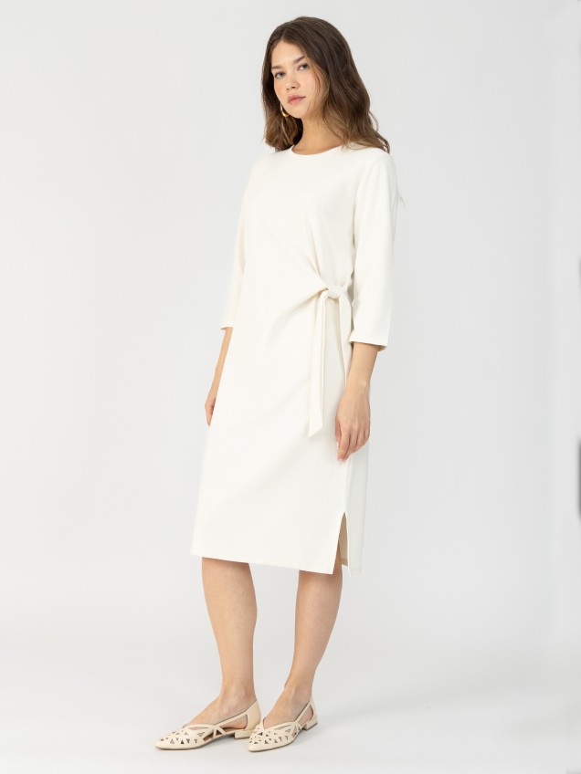 Vestido com Laçada Lateral