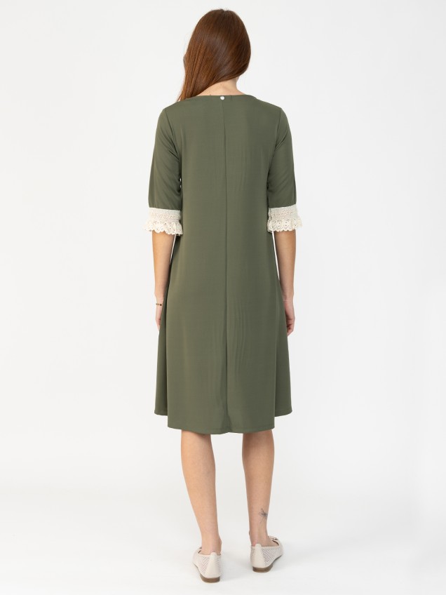 Vestido de Malha com Renda
