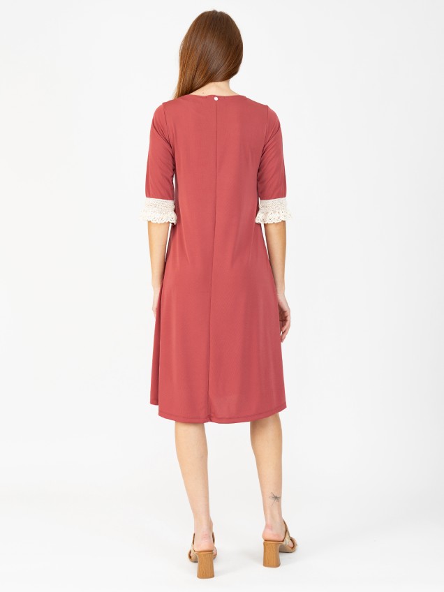 Vestido de Malha com Renda