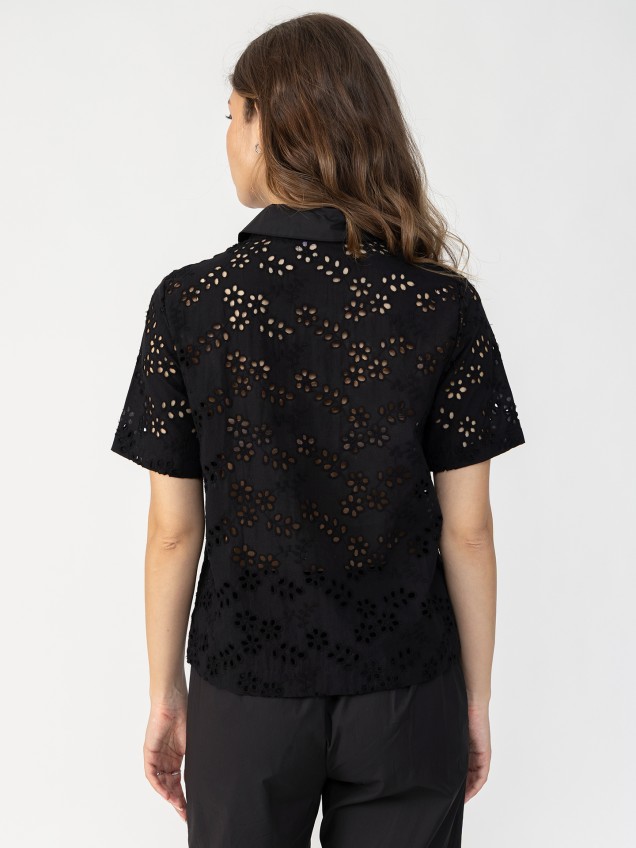 Blusa com Bordado Inglês Perfurado