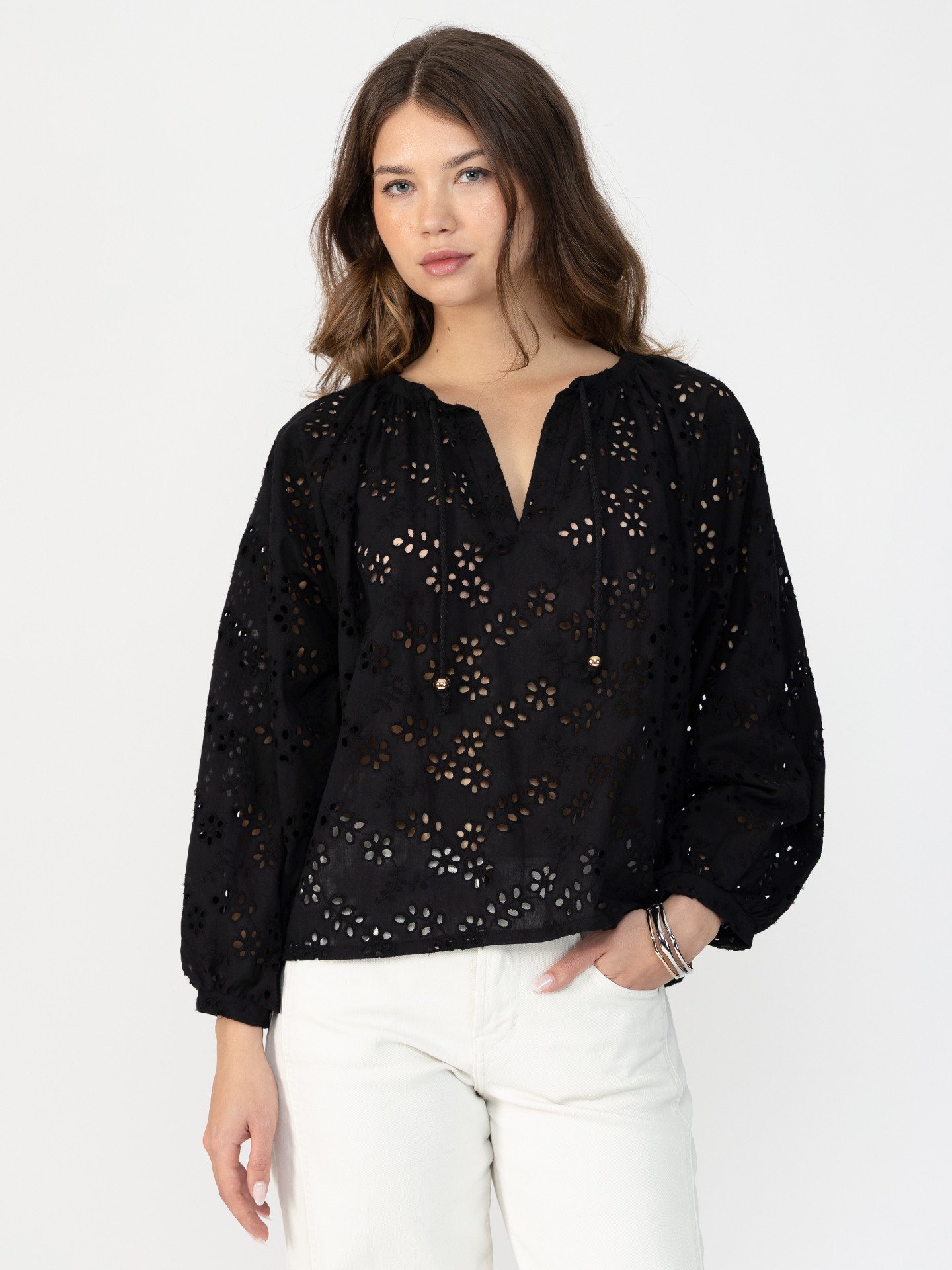 Blusa com Bordado Inglês Floral