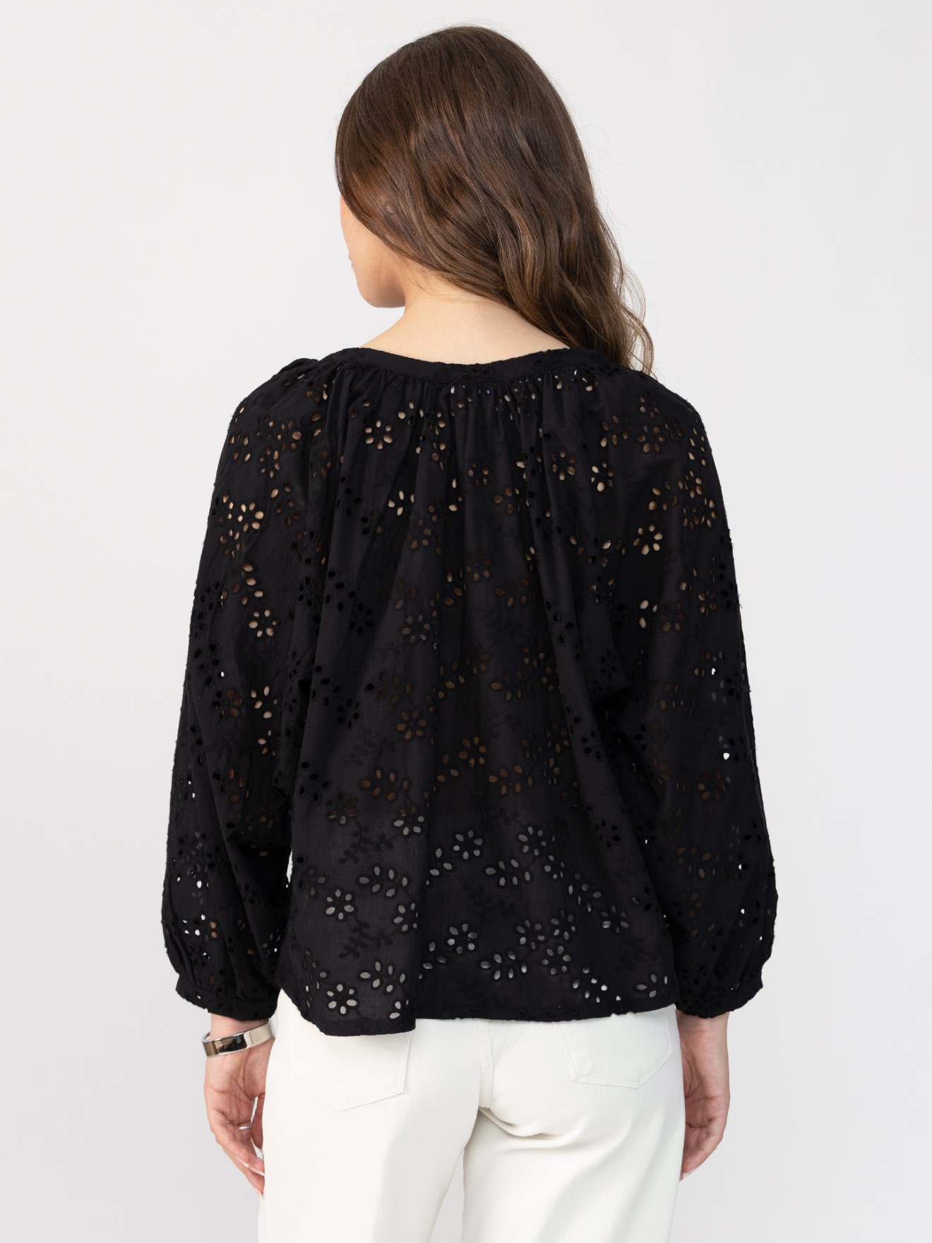 Blusa com Bordado Ingl�s Floral