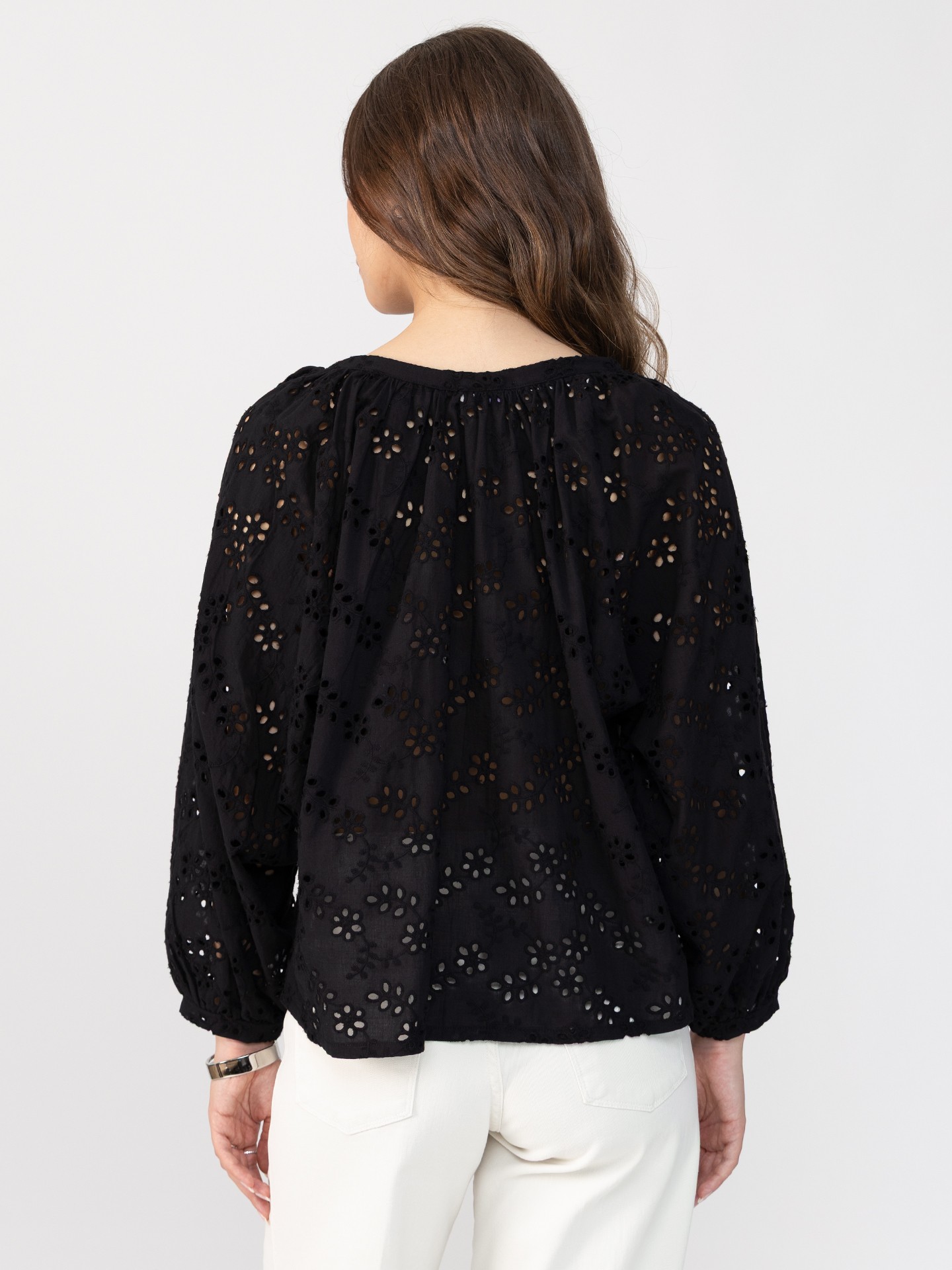 Blusa com Bordado Inglês Floral
