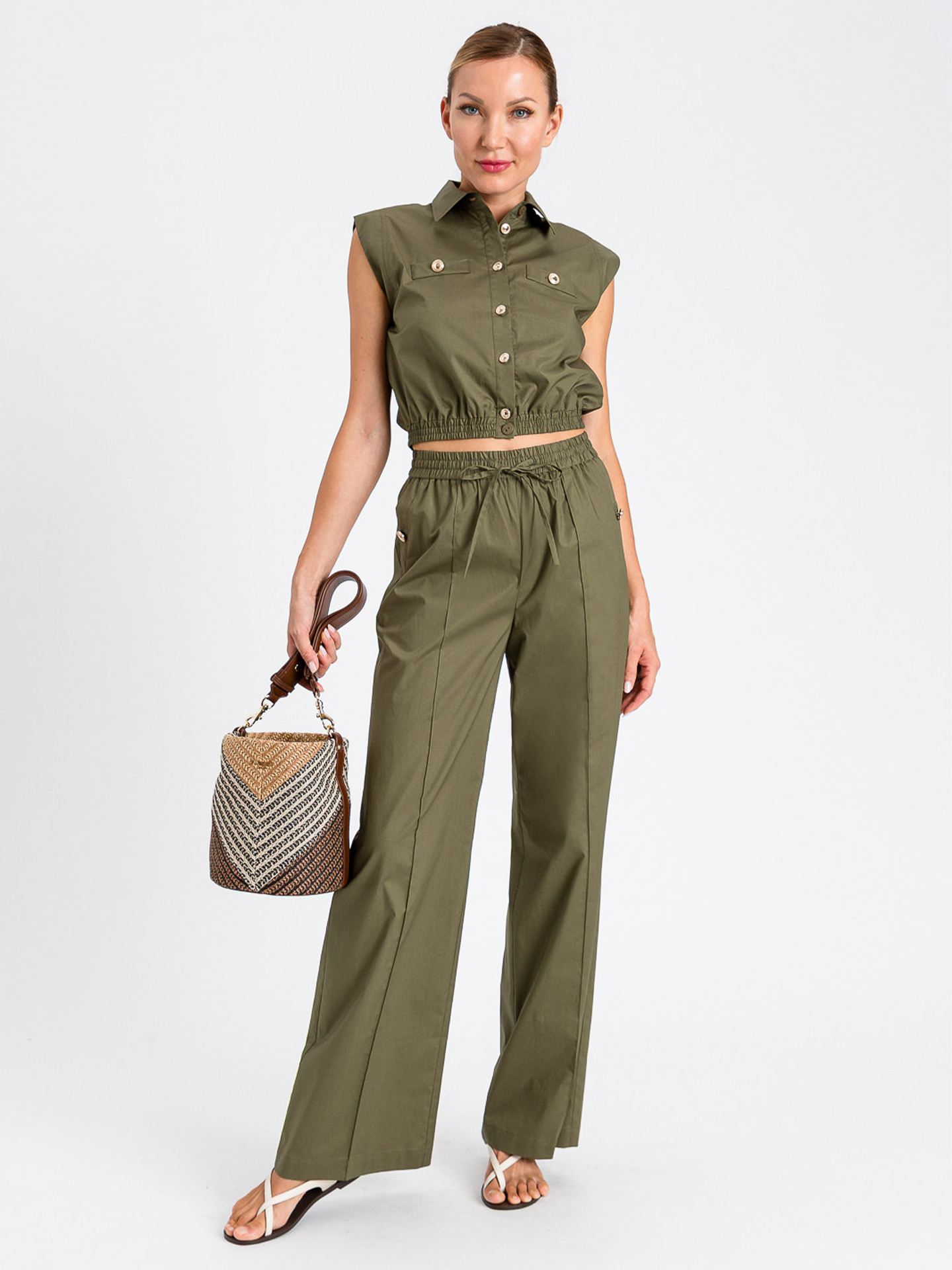 Camisa Cropped com Bolsos de Chapa