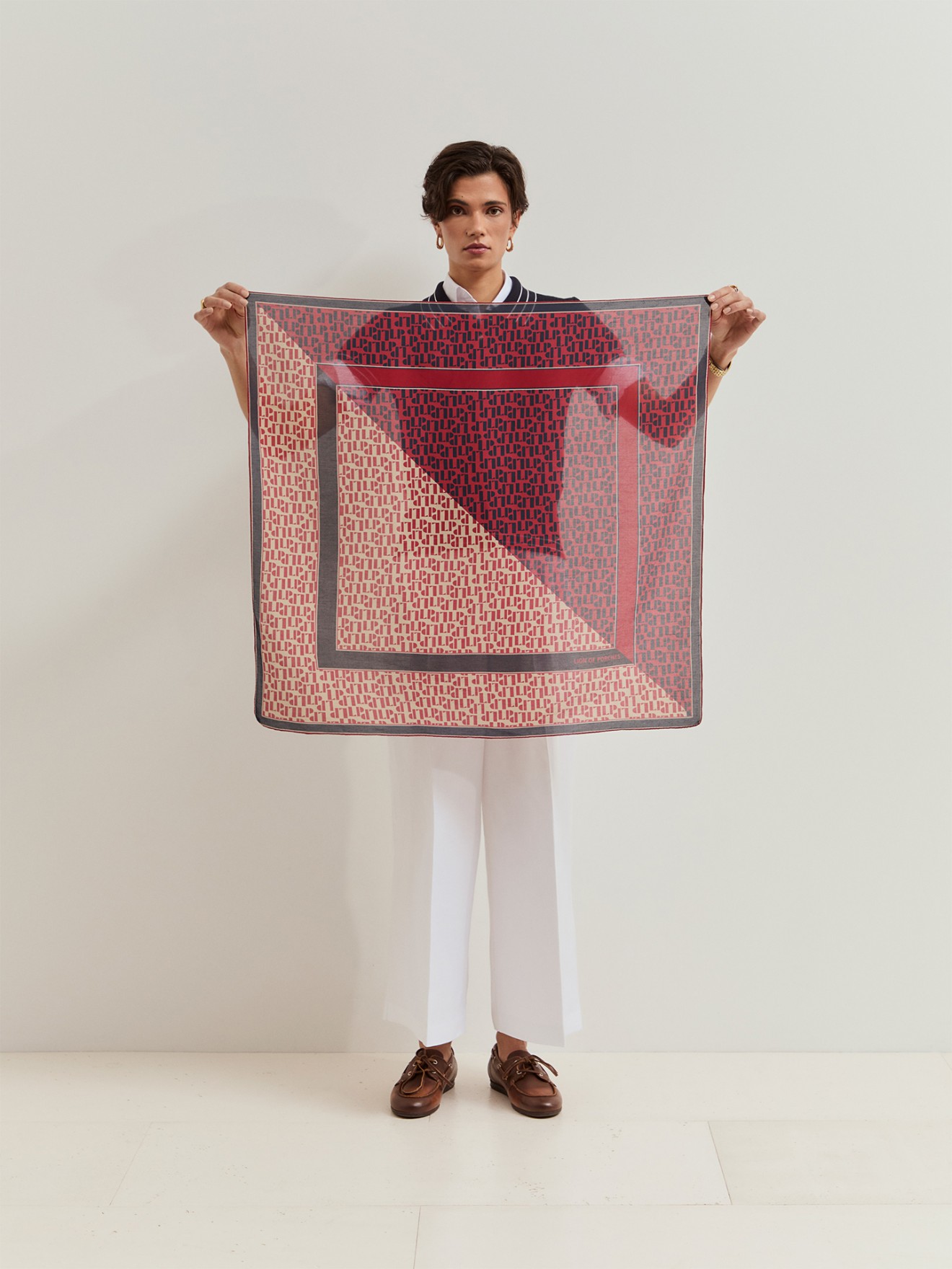 Lenço Quadrado com Estampado