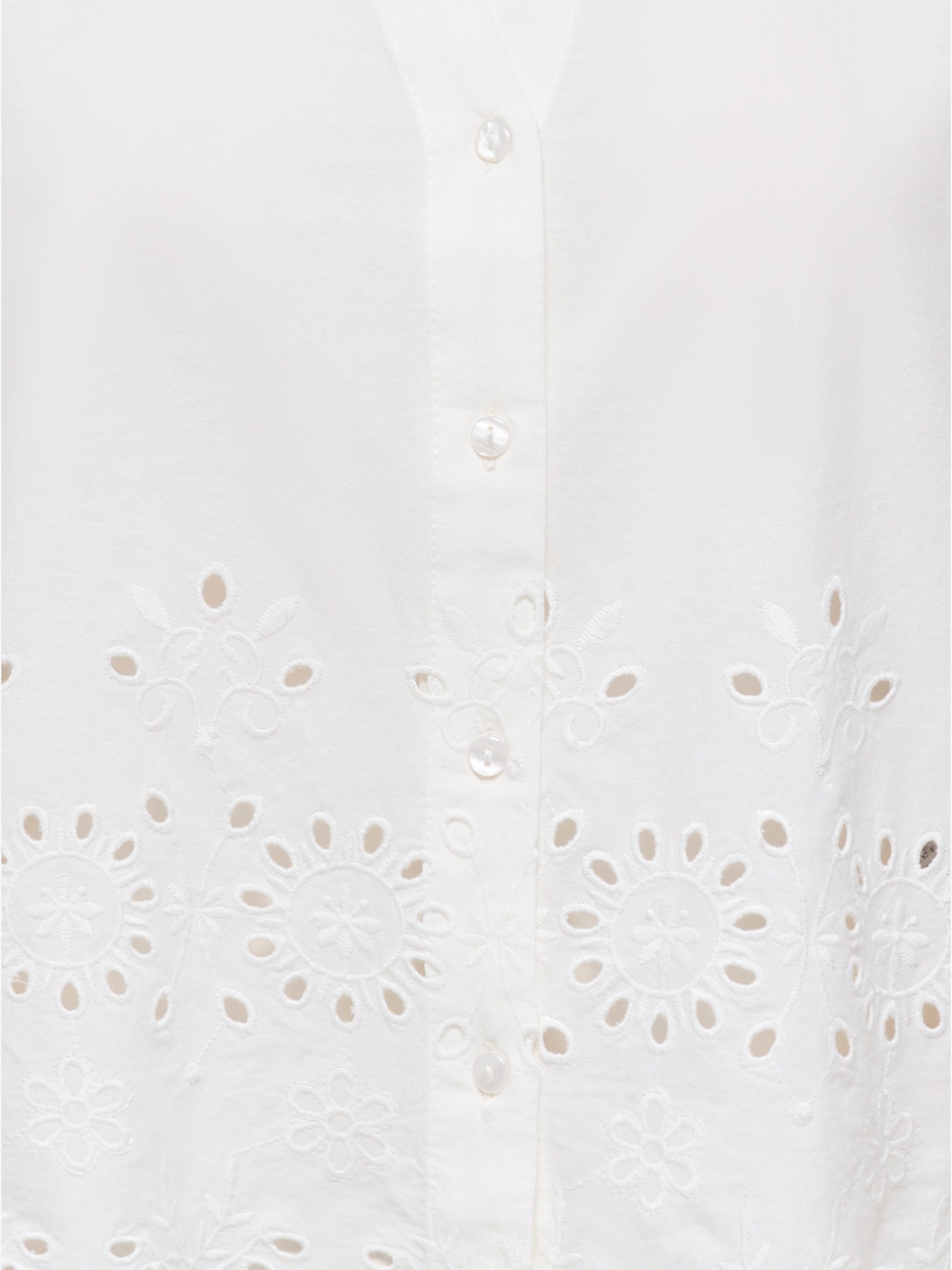 Camisa com Bordado Perfurado
