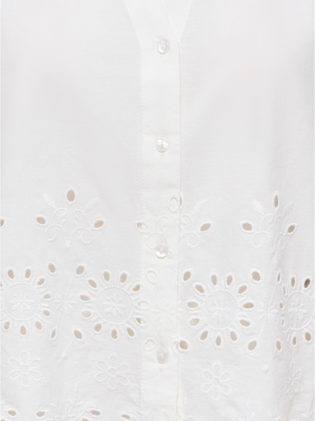 Camisa com Bordado Perfurado